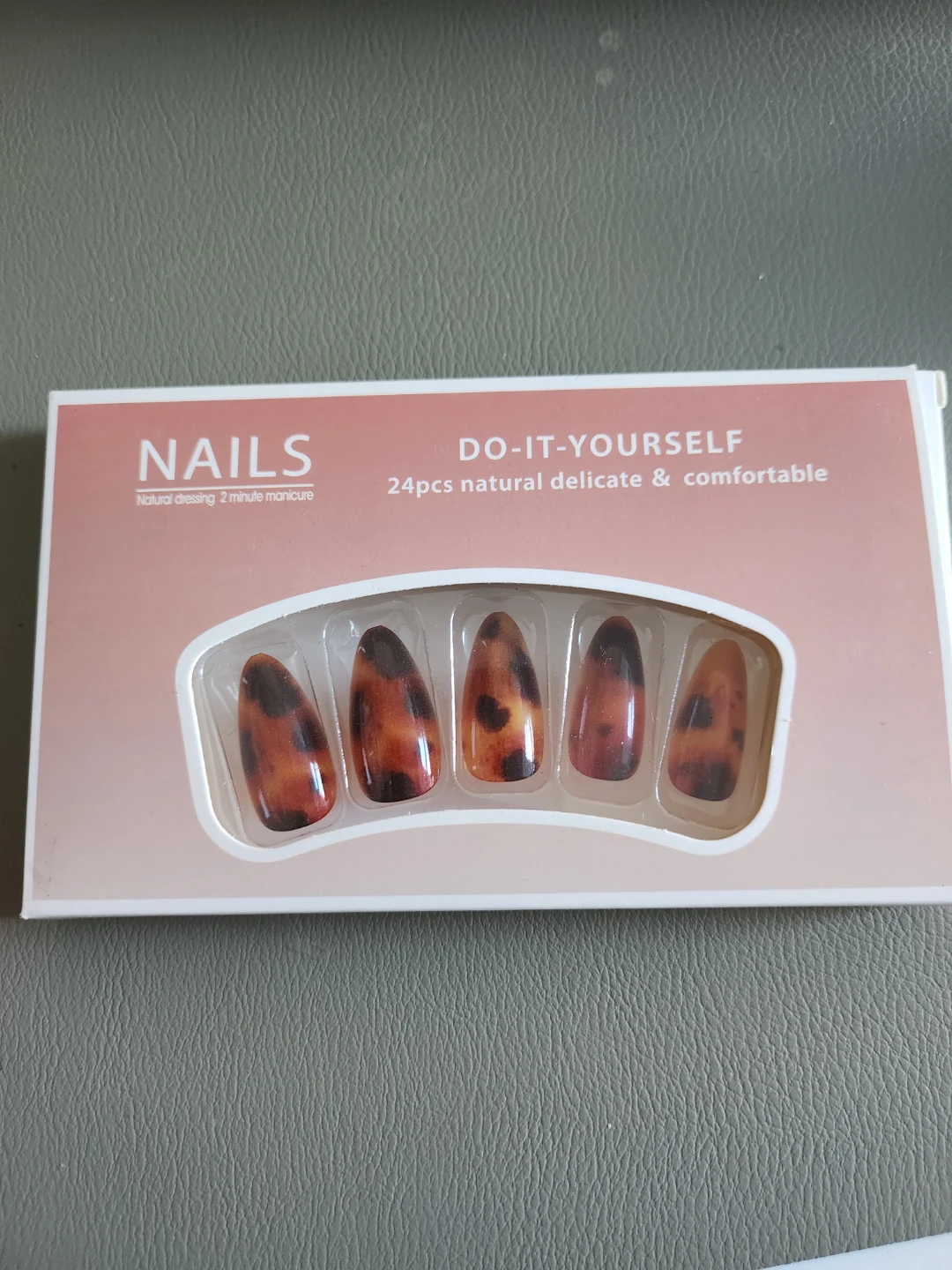 Press-On Nails - 22 Piece Set