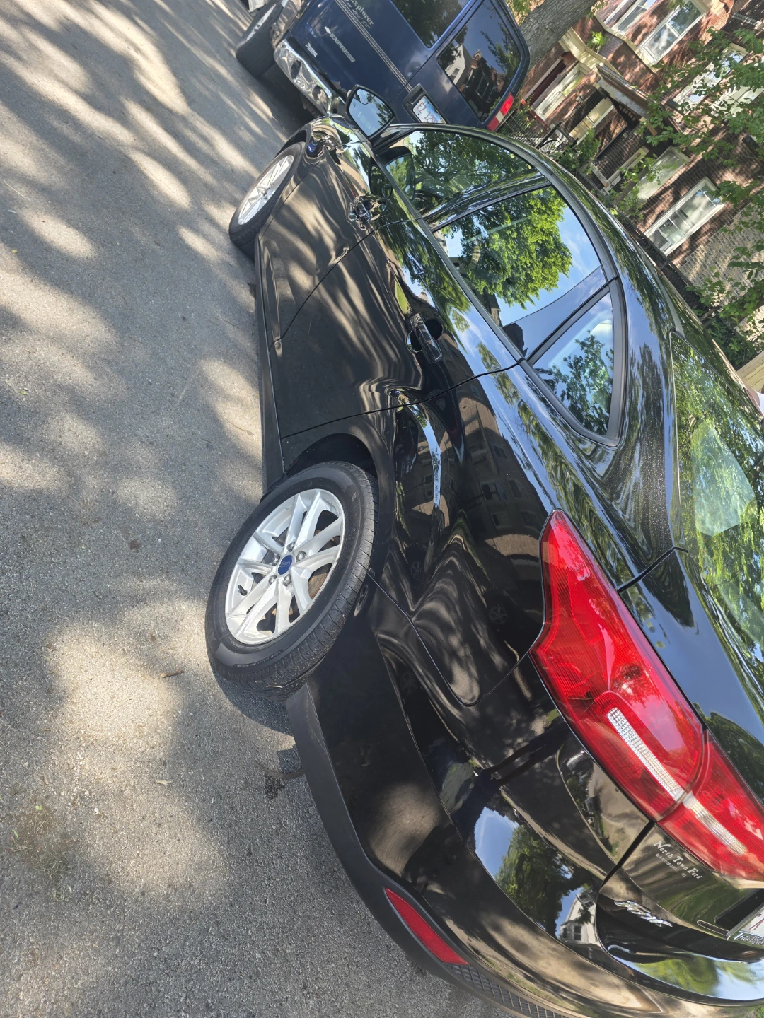 Black Ford Focus Sedan - photo 4