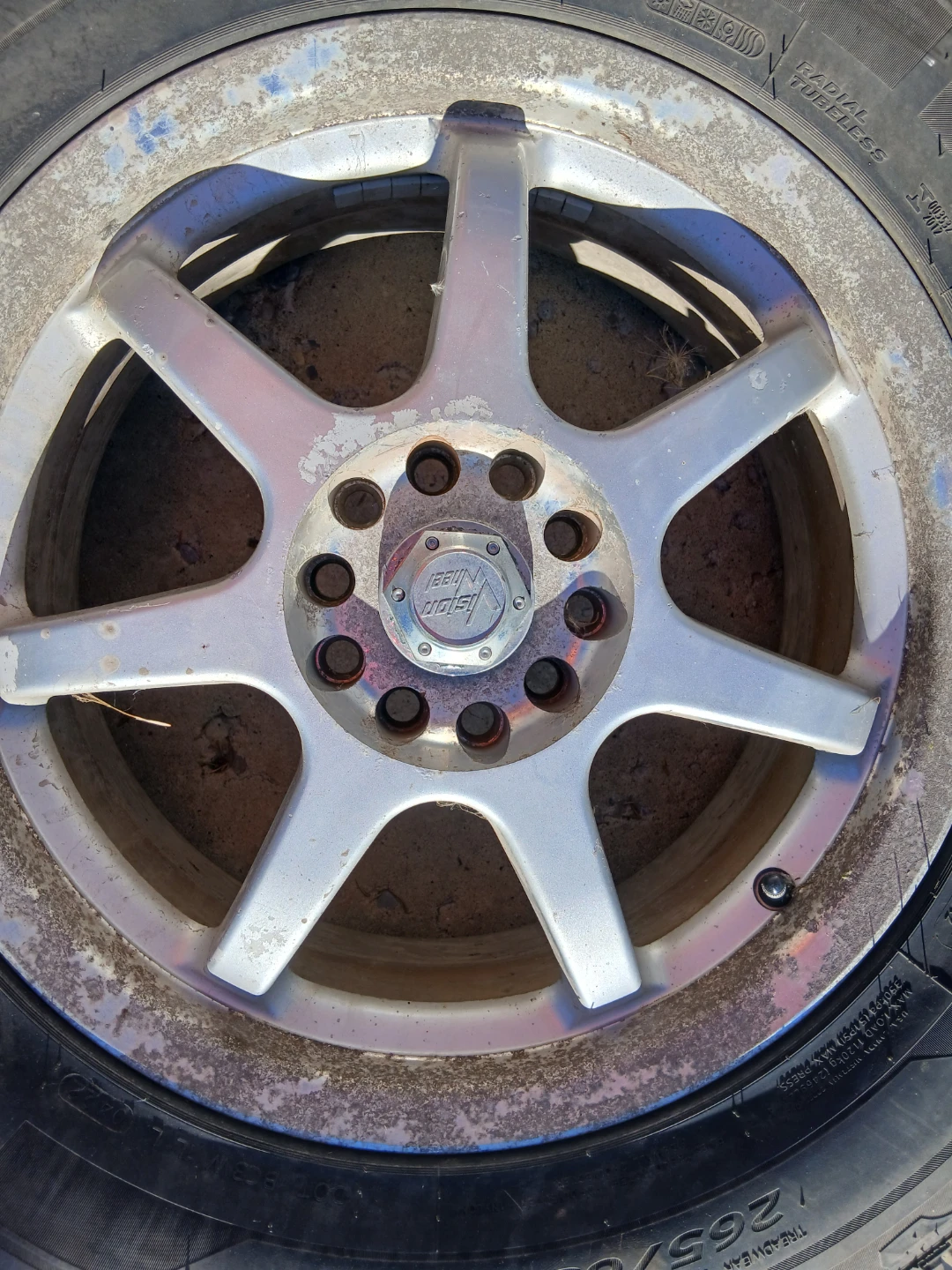 Laufenn 265/65R17 winter Tire and Rim - photo 4