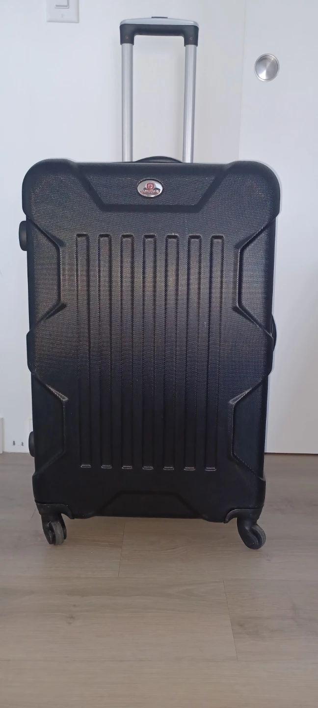 (BRAND NEW) 20" Carry On Luggage Expendable