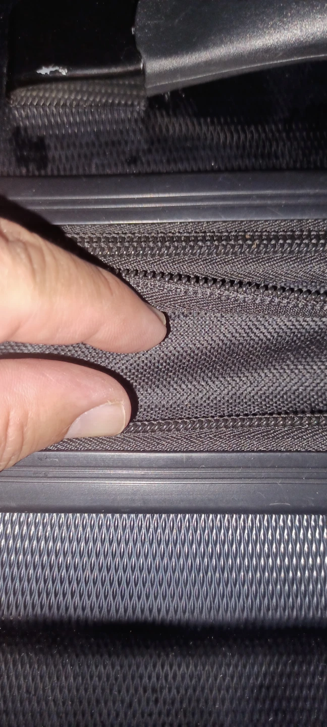 (BRAND NEW) 20" Carry On Luggage Expendable - photo 5