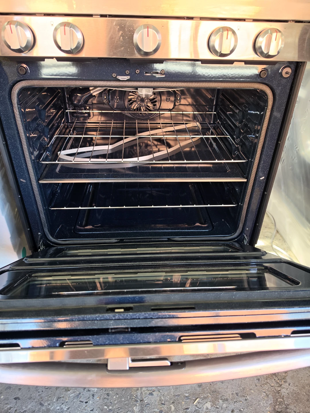 New Samsung 30in Stainless steel gas stove - photo 3