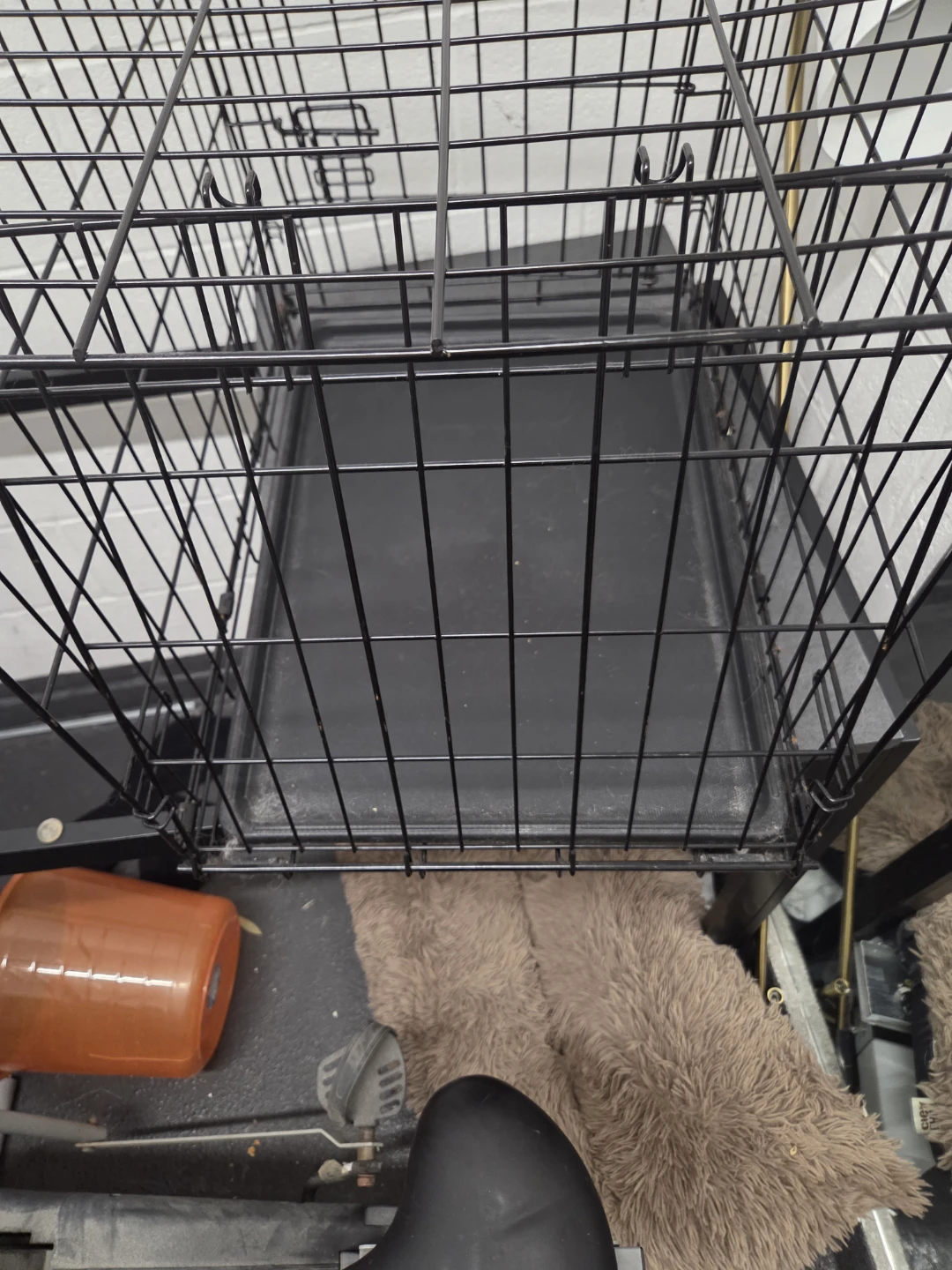 Wire Dog Crate with Black Tray