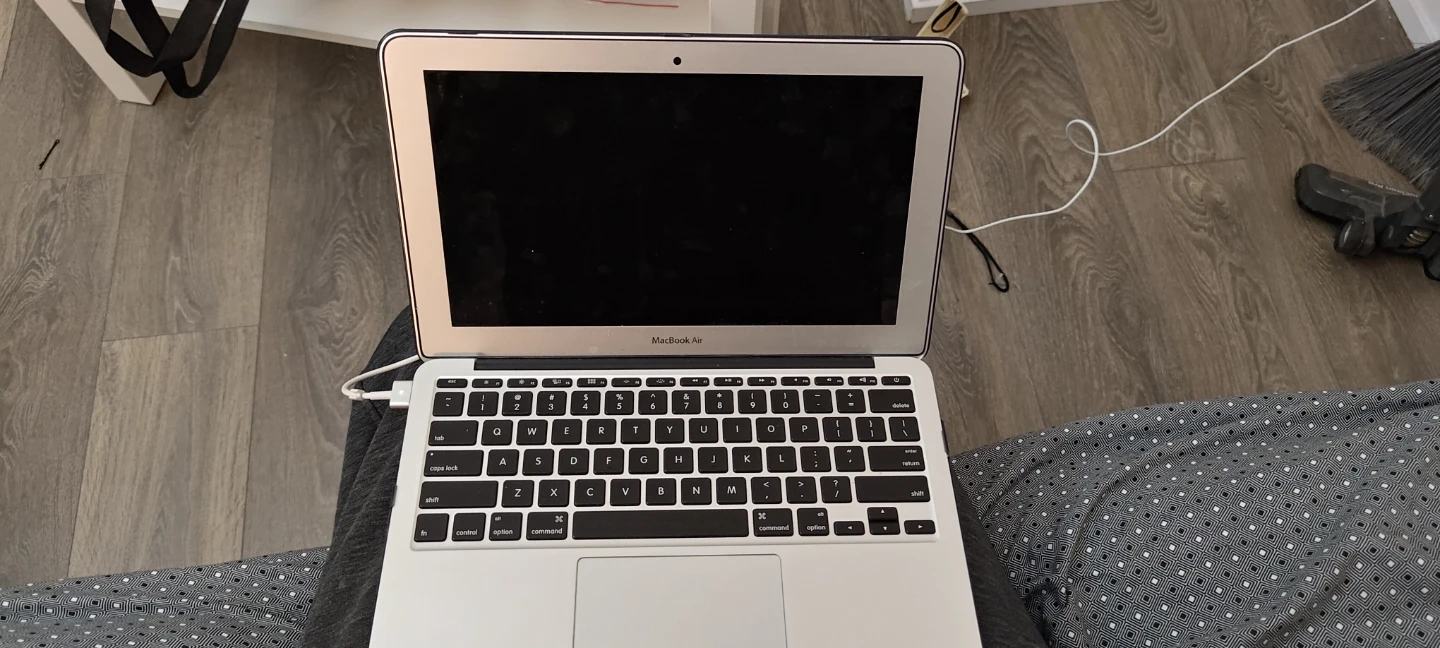 Apple MacBook Air 11-inch Early 2015
