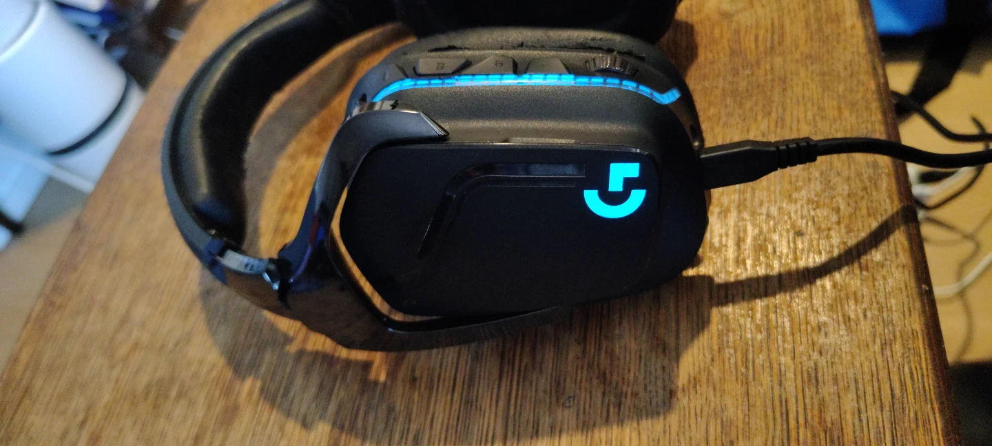 Logitech G935 Wireless 7.1 LIGHTSYNC Gaming Headset - photo 2