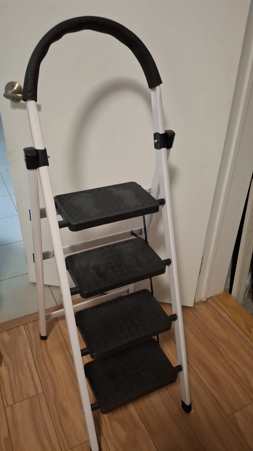 🪜 White four Step Ladder