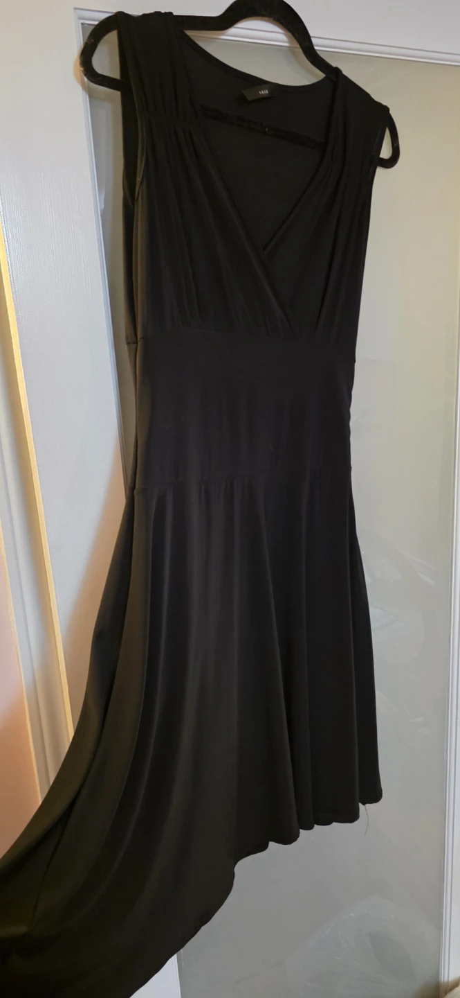 I.S.I.S Black Sleeveless V-Neck Dress - photo 4