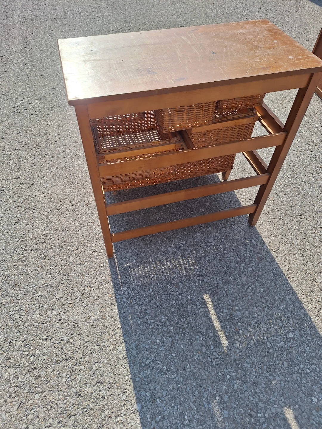 Wooden dresser with wicker baskets - photo 2