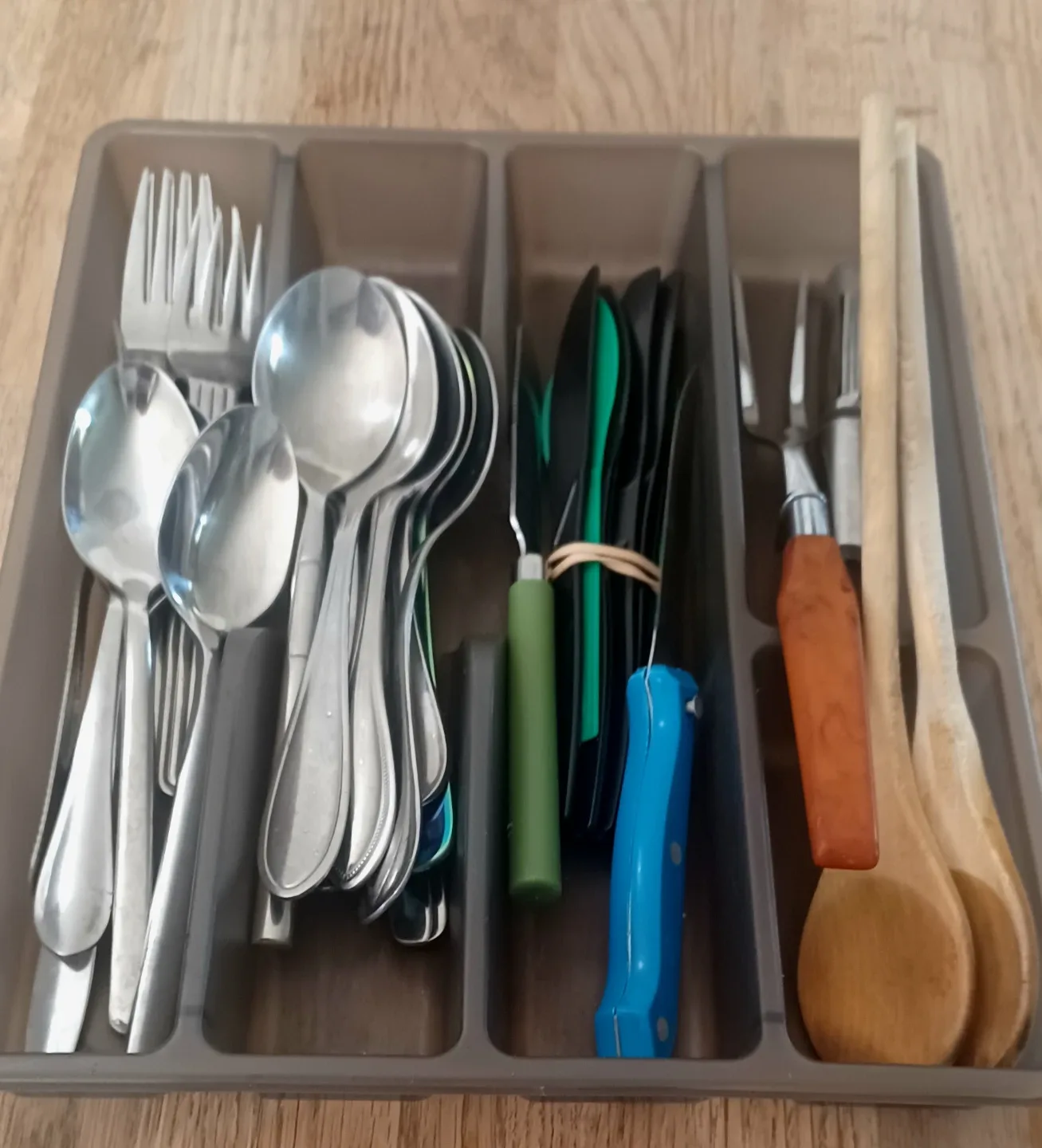 Cutlery Set with Utensil Holder