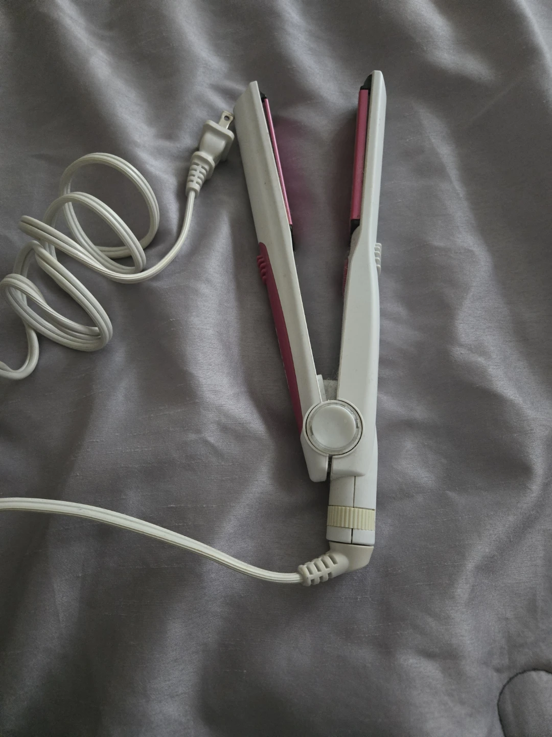 Conair hair straightener white and pink - photo 2