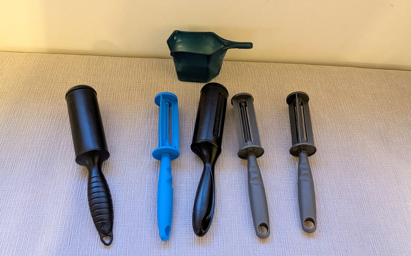 Lint Roller Handles (5) and Scoop