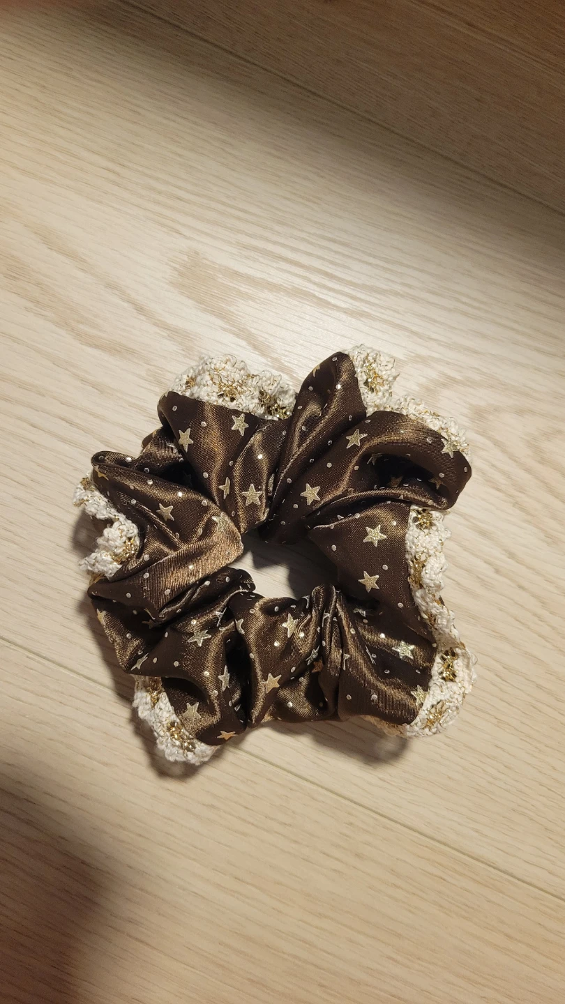 Brown Star Print Scrunchie with Lace Trim - photo 2