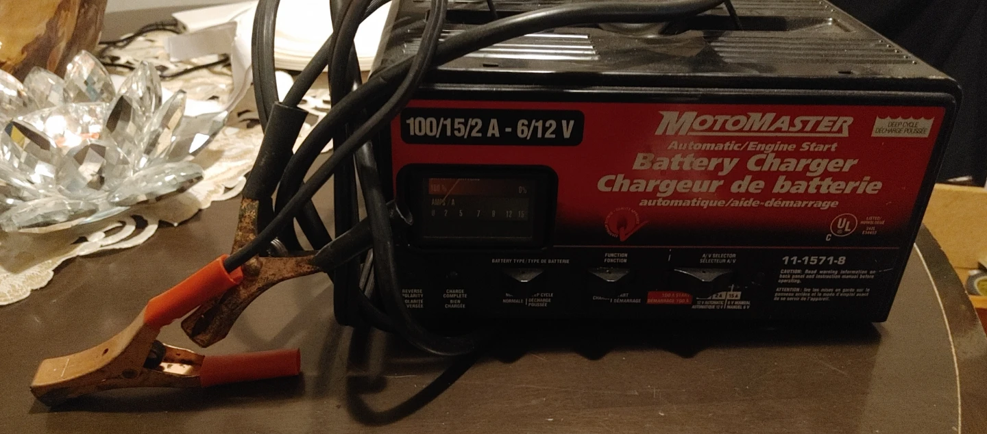 Motomaster Automatic Battery Charger 100/15/2 A - 6/12 V