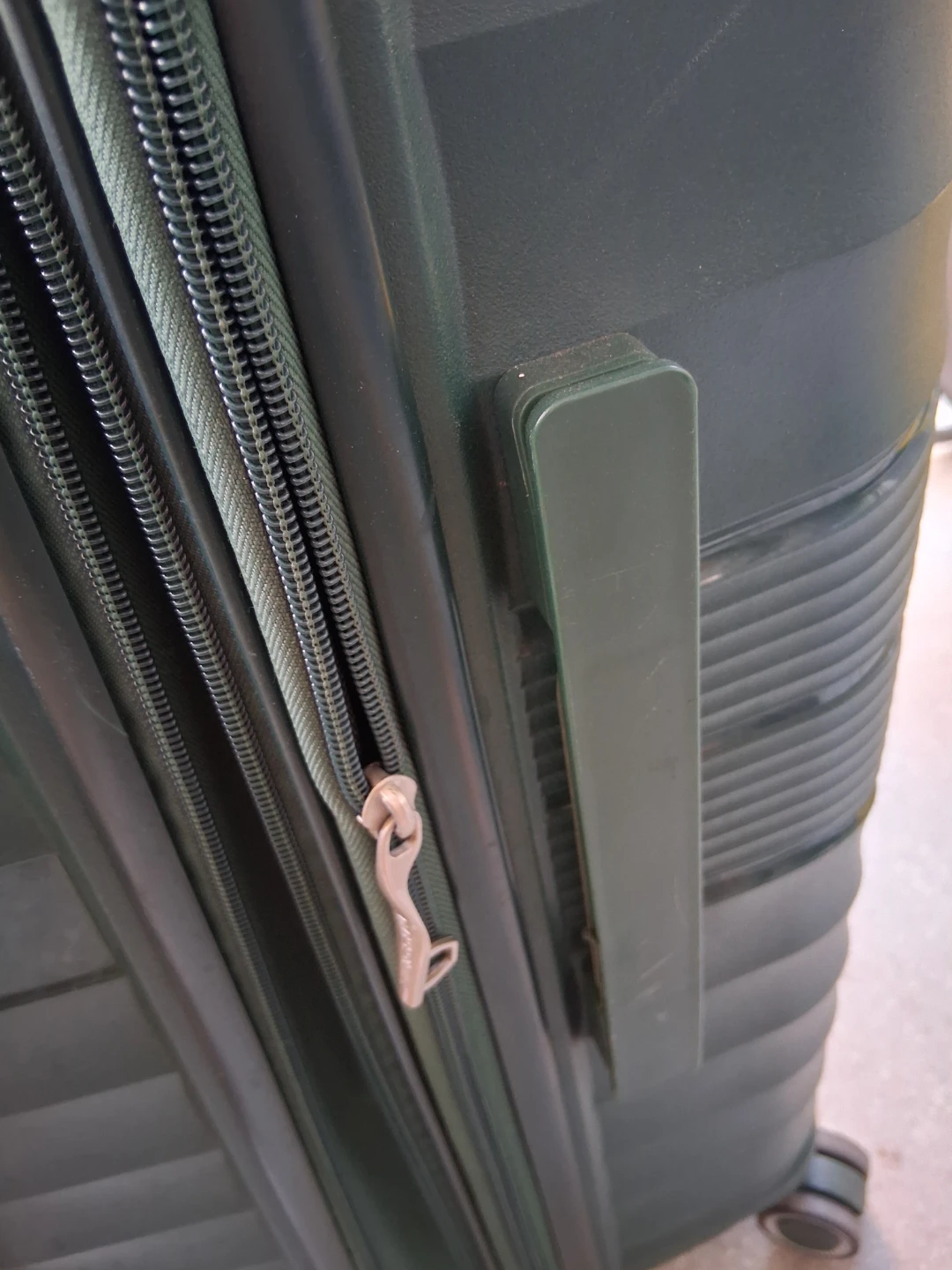 Green Hardshell Spinner Suitcase - photo 3