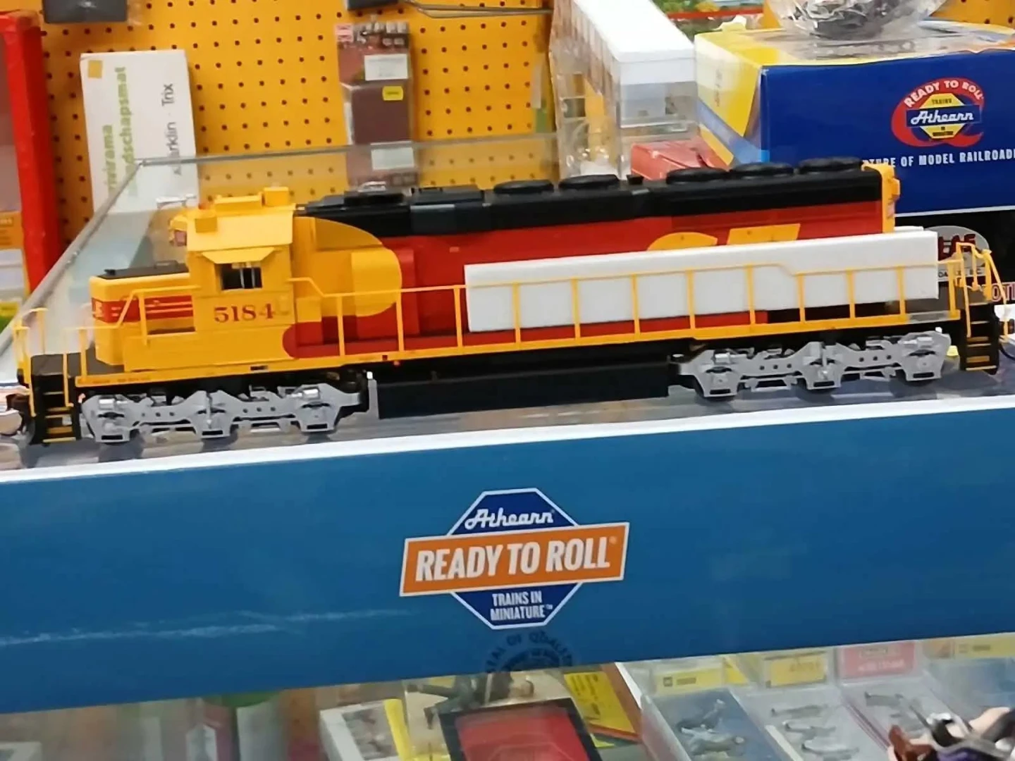 Athearn Ready to Roll Santa Fe Kodachrome SD40-2 #5184 - photo 5