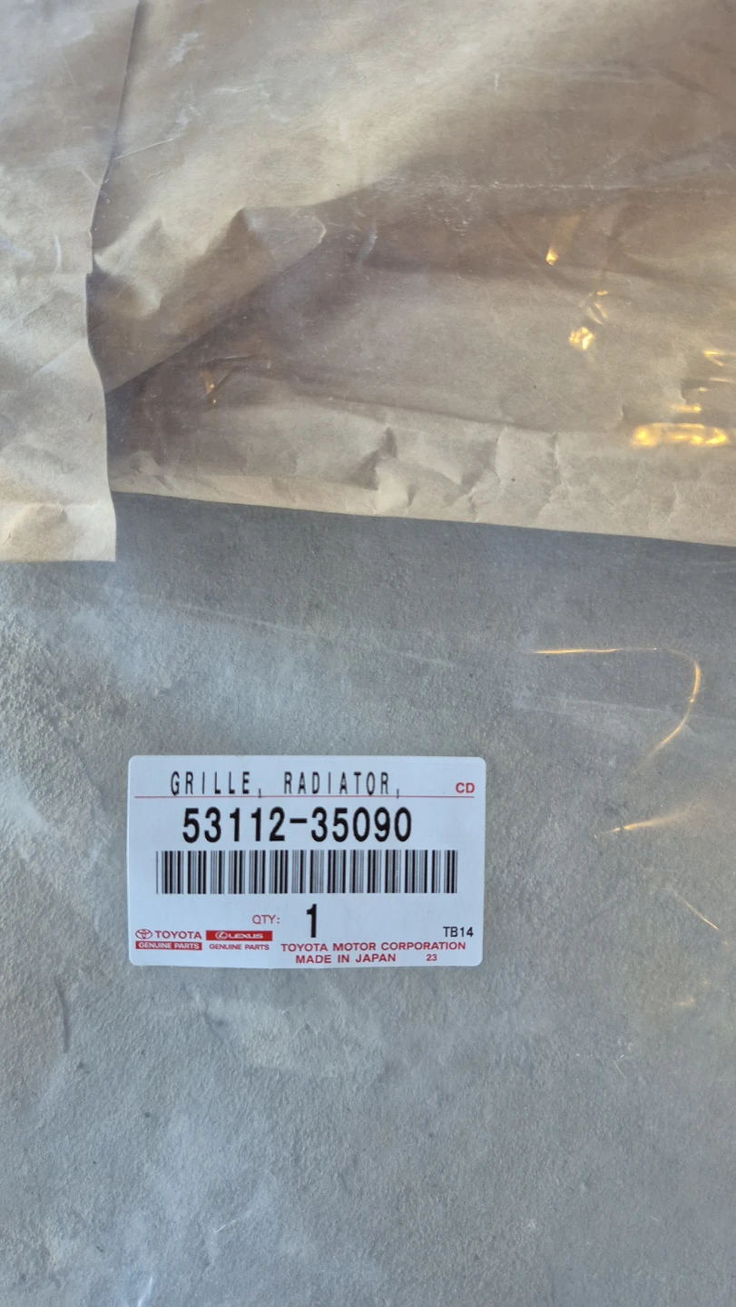 Toyota Radiator Grille 53112-35090 - photo 4