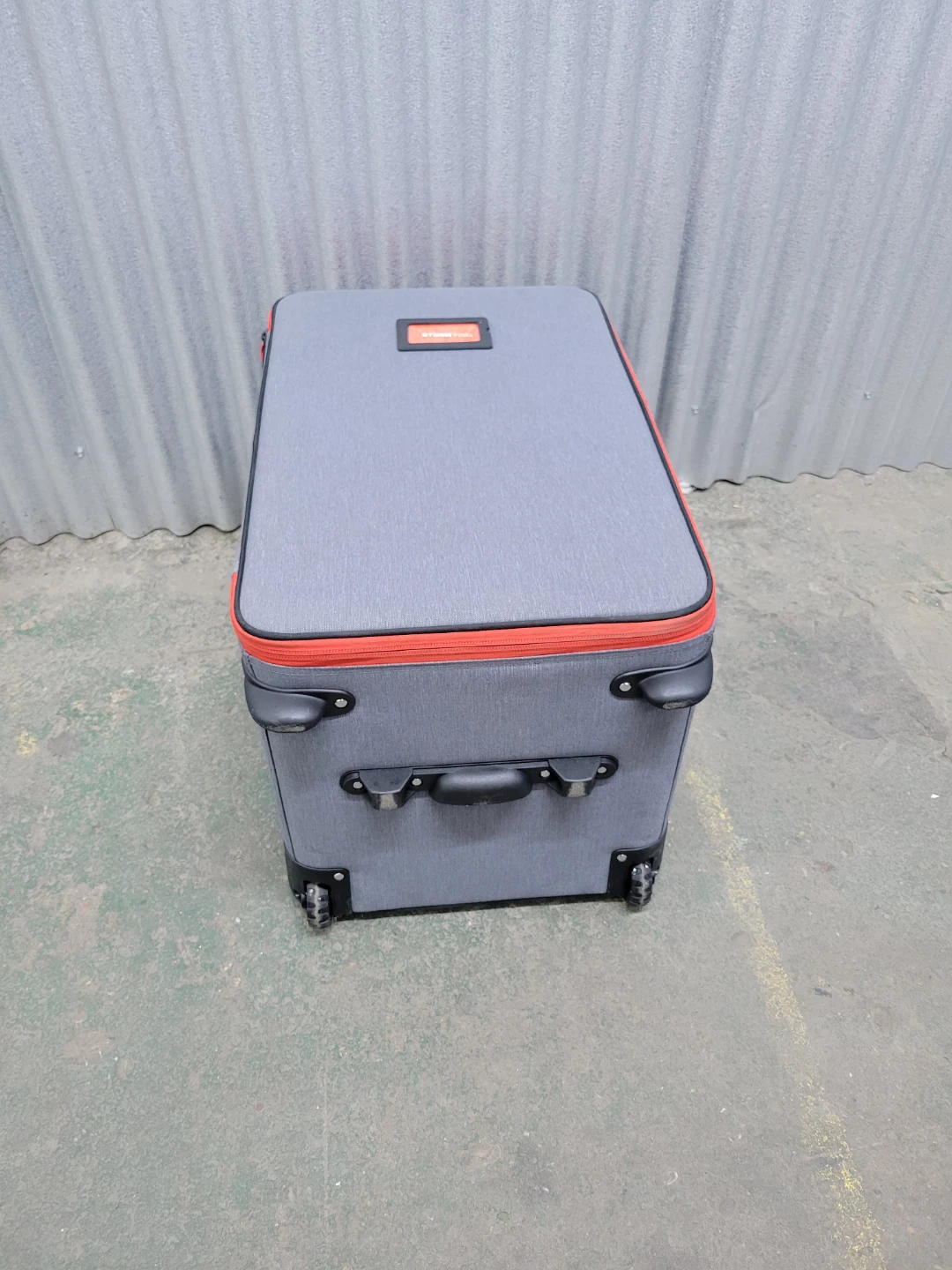 Like new Aputure Storm 2000 Rolling Case - photo 3