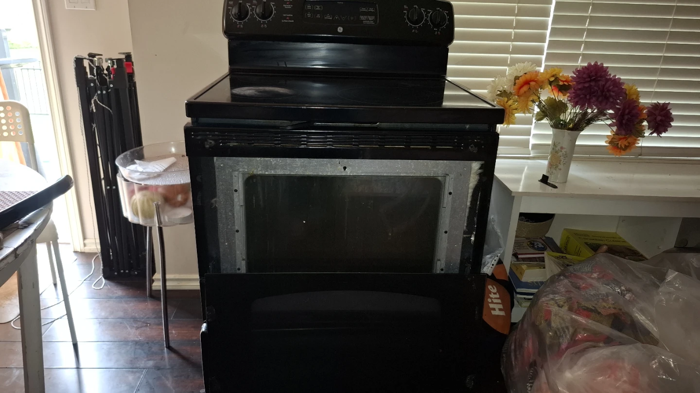 GE Electric Range with Oven - photo 3