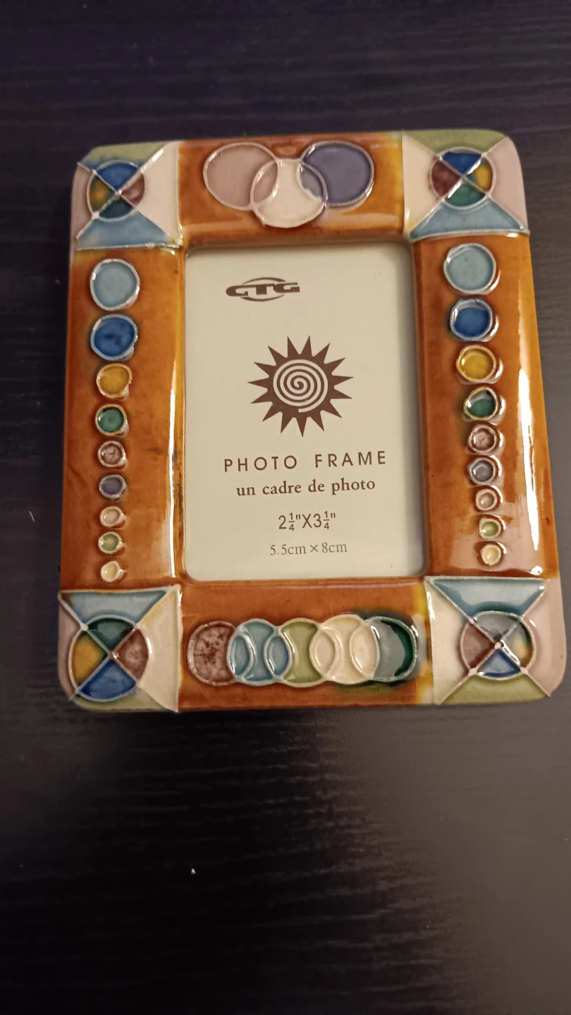 Four Picture Frames  bundle and an Album - photo 2