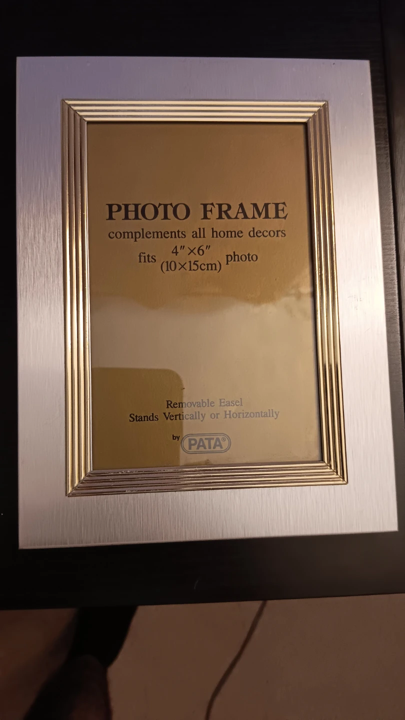 Four Picture Frames  bundle and an Album - photo 4