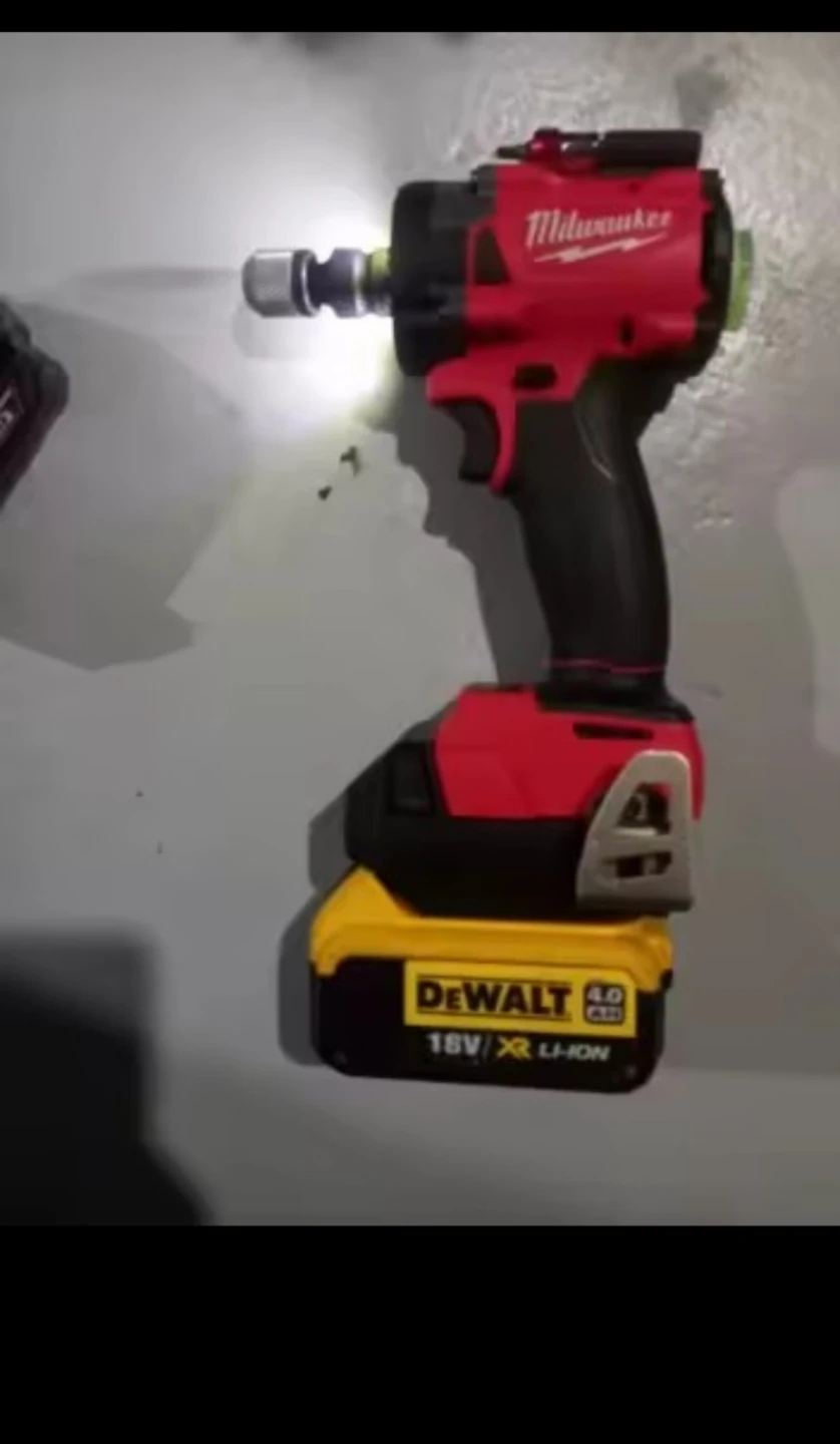Dewalt 20V MAX Lithium-Ion Battery Adapter