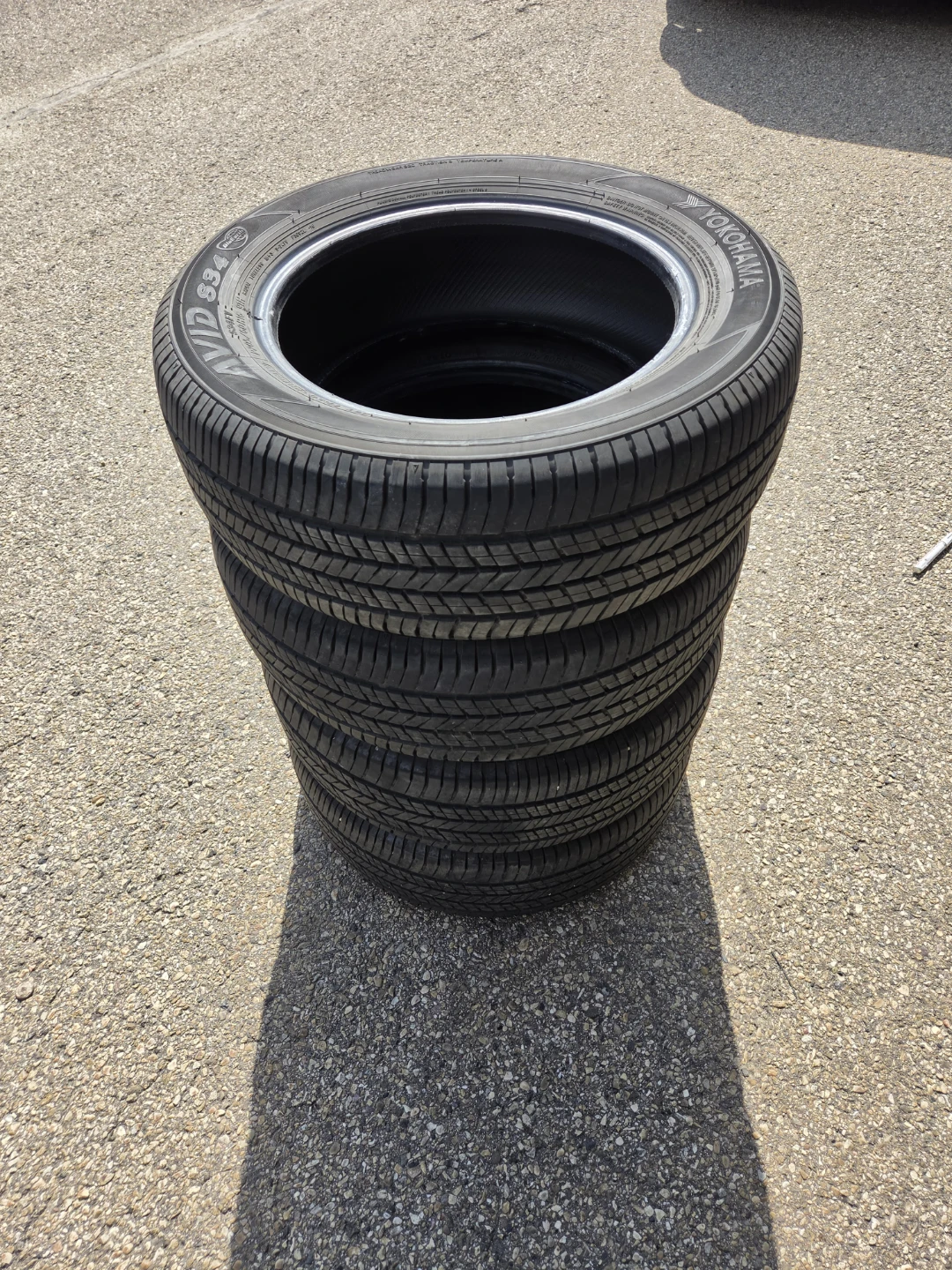 Yokohama Avid S34 205/60R16 Tires (Set of 4)