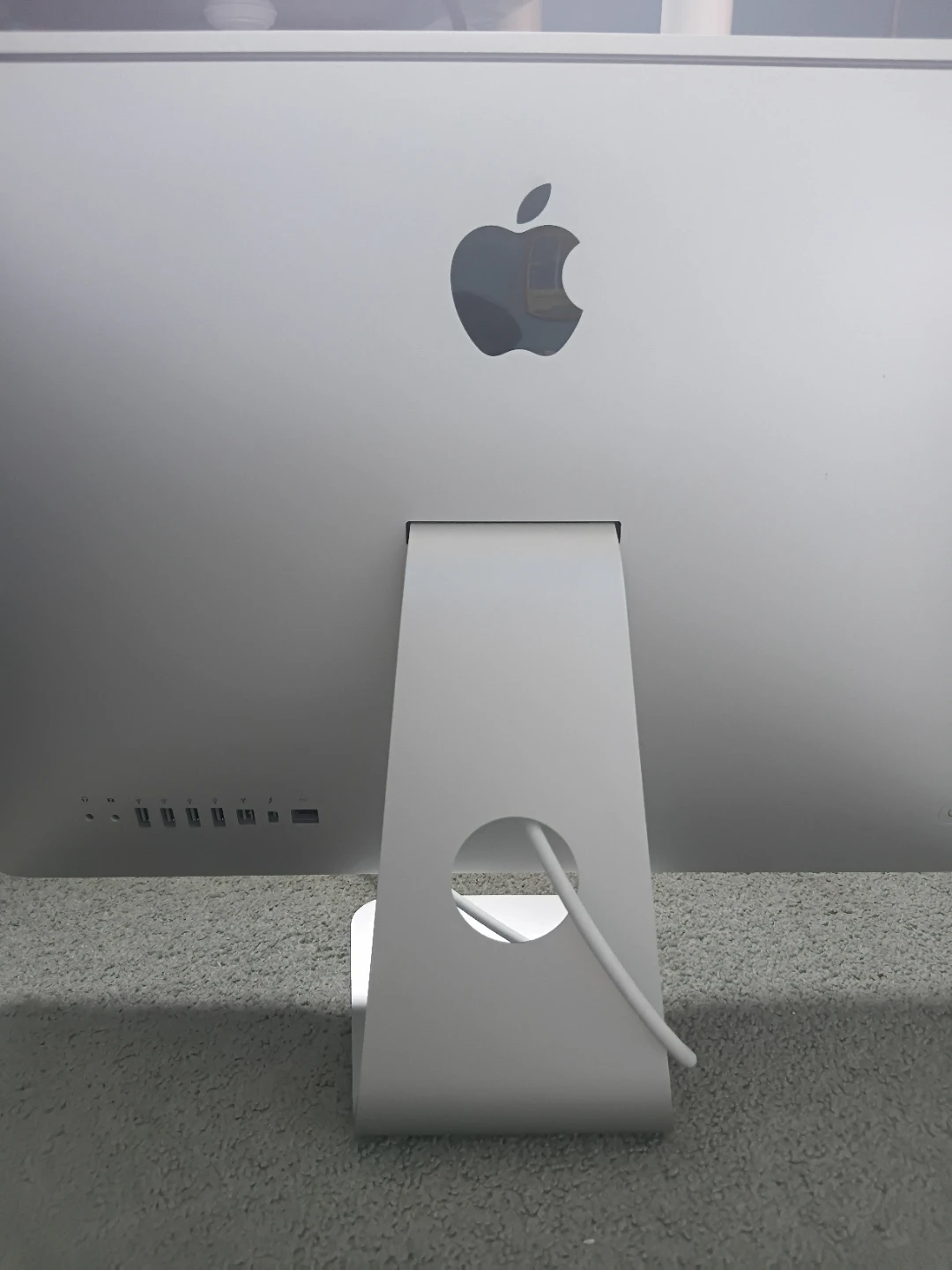 Apple iMac 21.5 (Mid 2011) - photo 3