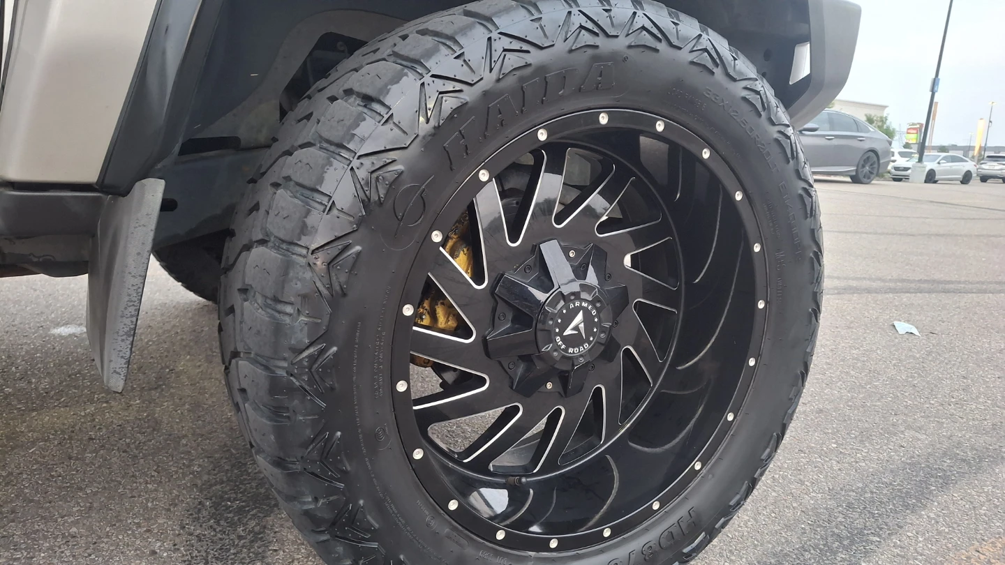 Hummer H3 Lifted with Custom Wheels - photo 3