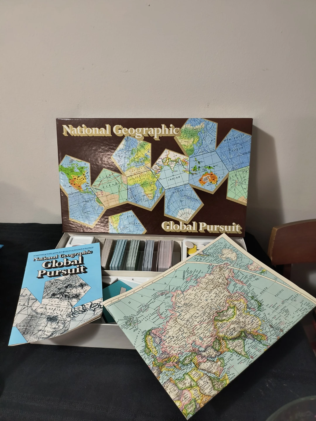 National Geographic Global Pursuit Board Game - photo 4
