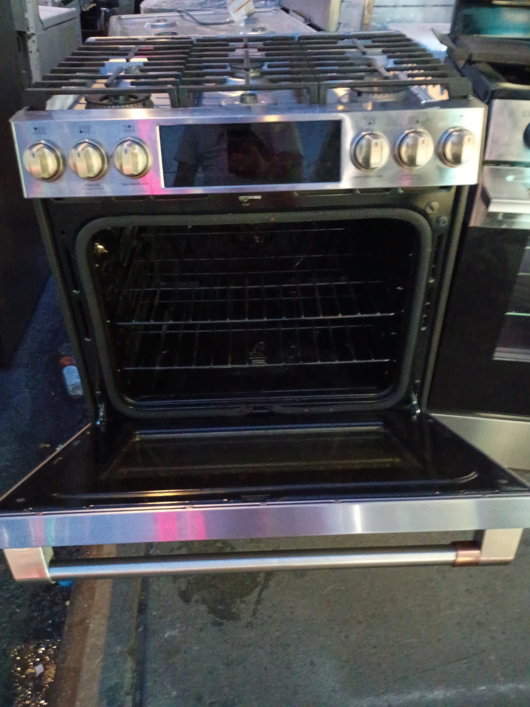 Ge cafe stove 6 burner - photo 2