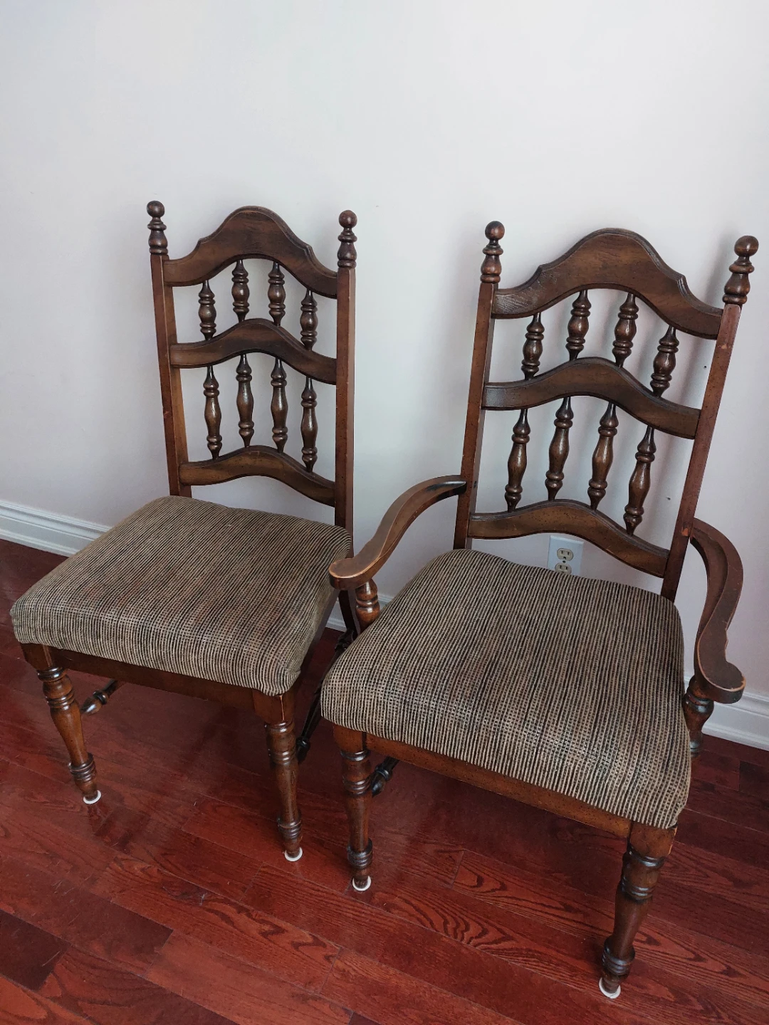 Wooden Dining Chairs (Set of 2) , Antique style. Real wood. - photo 3