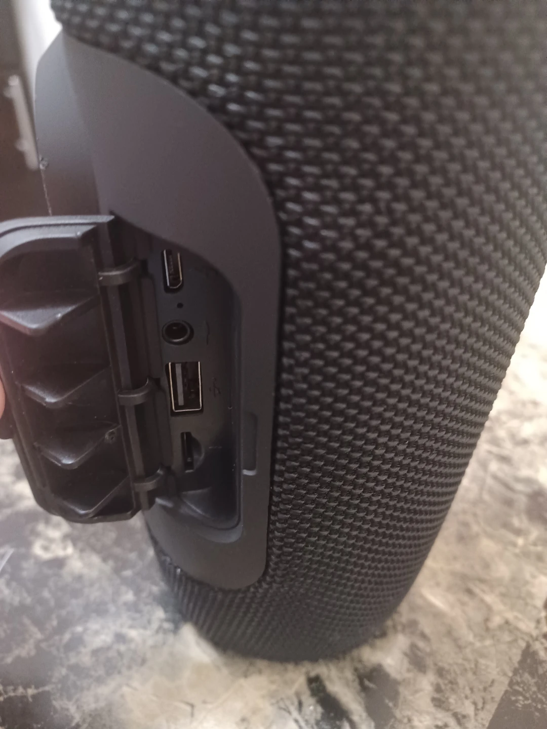 Dee Jays Portable Bluetooth Speaker - photo 3