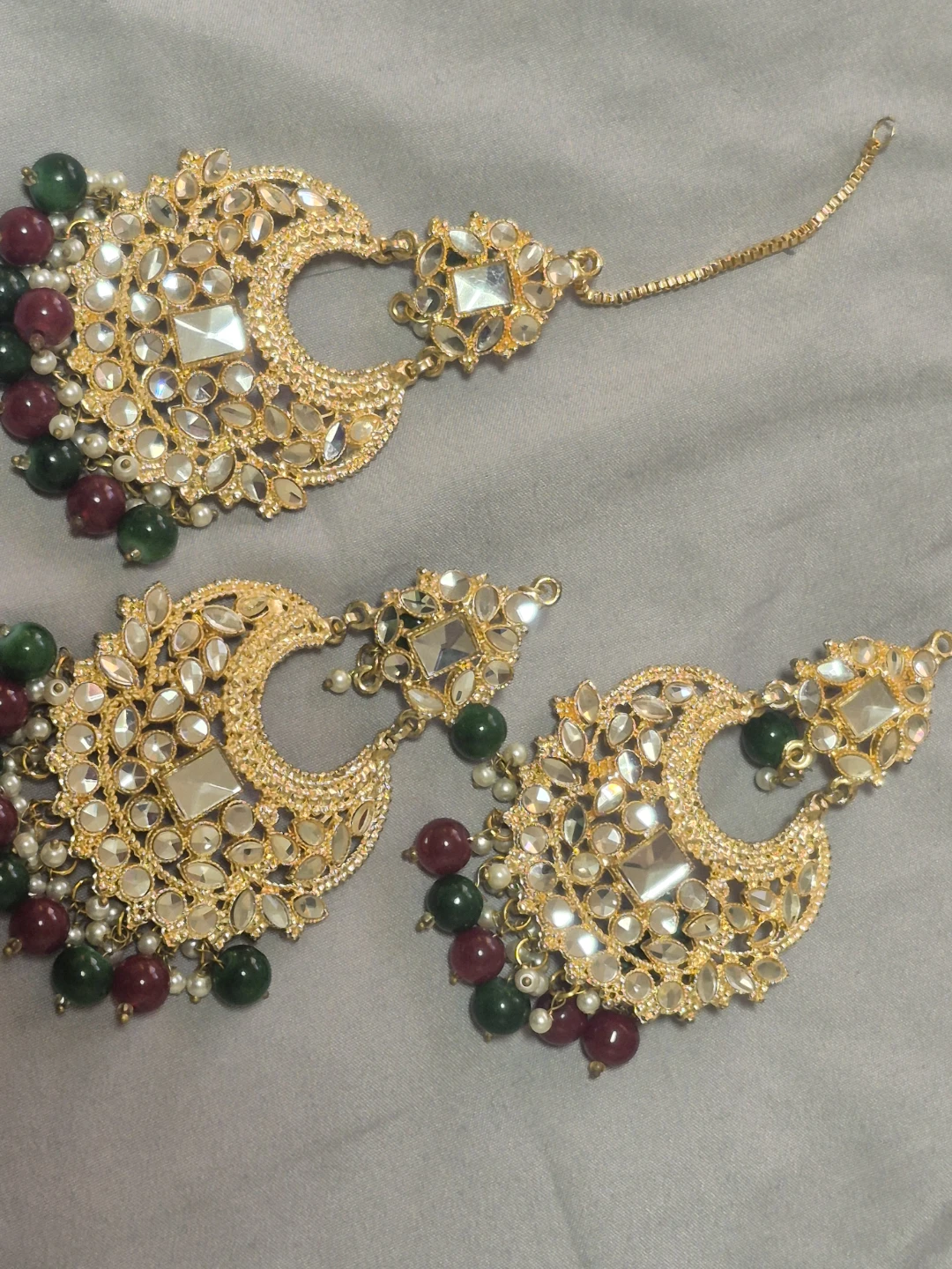 Gold coloured jewellery set with mirror work