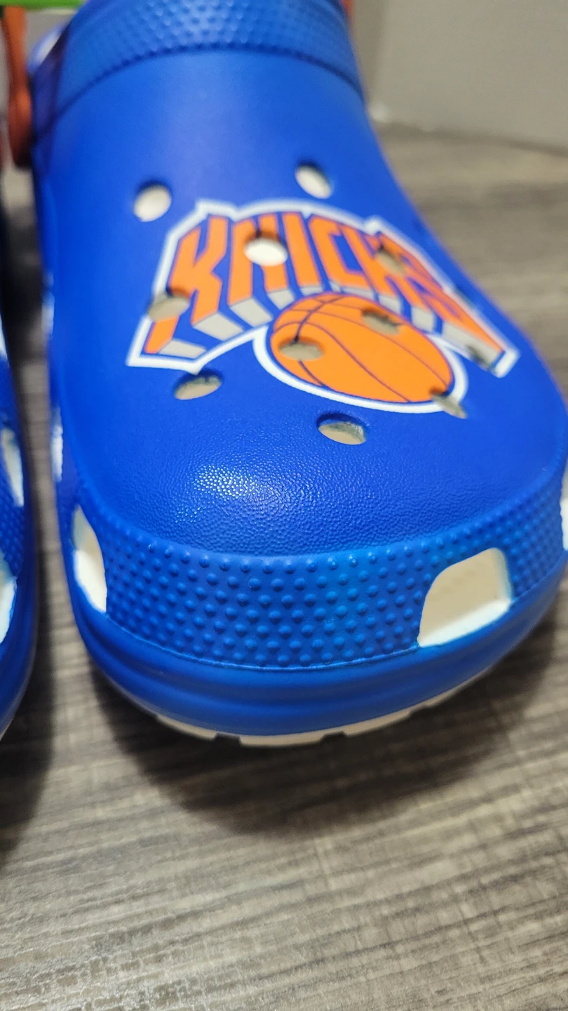 Crocs New York Knicks Clog Shoes Size 10 M  / 12 W - photo 5