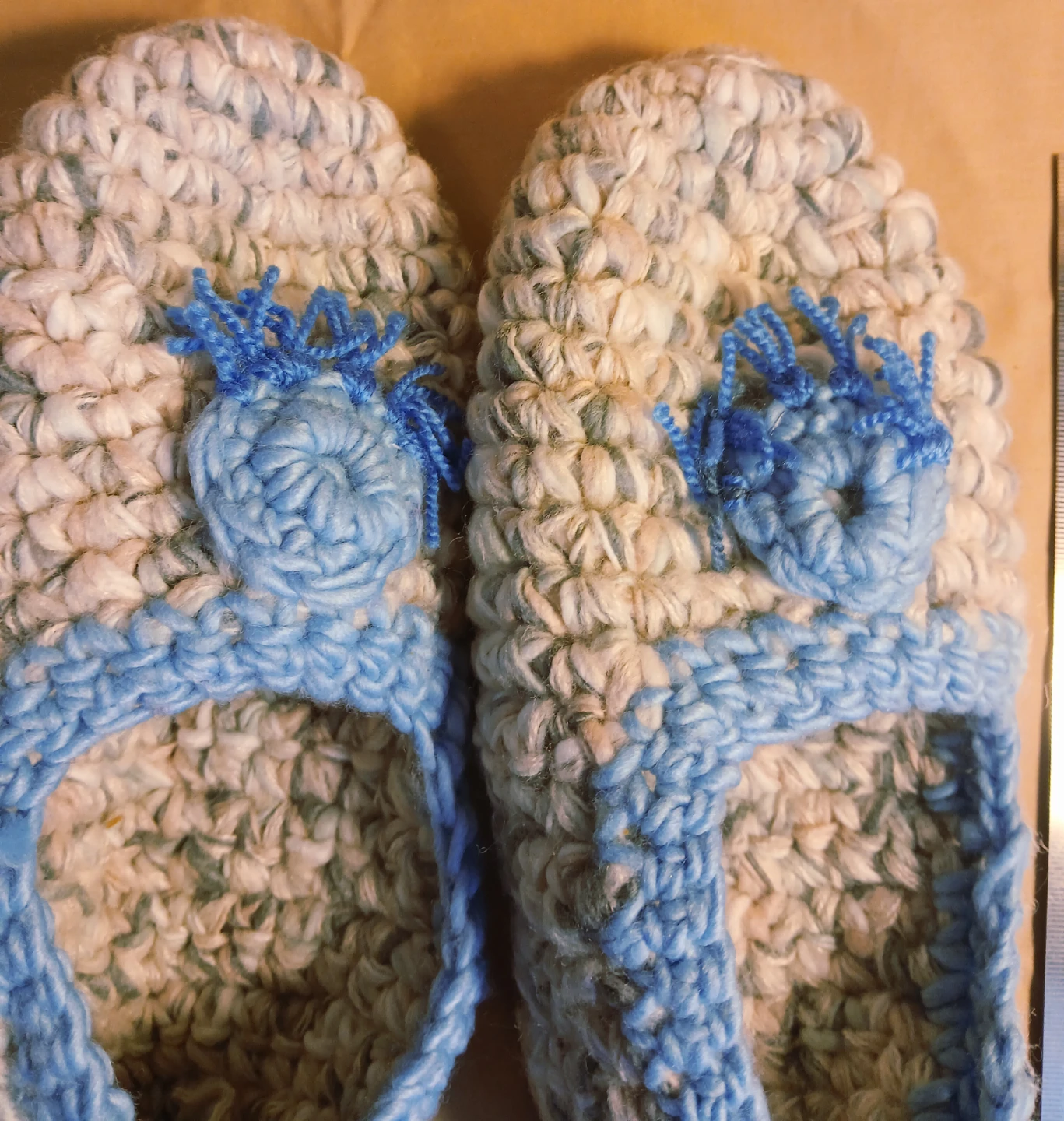 Hand-knitted slippers - choose the pair - photo 3
