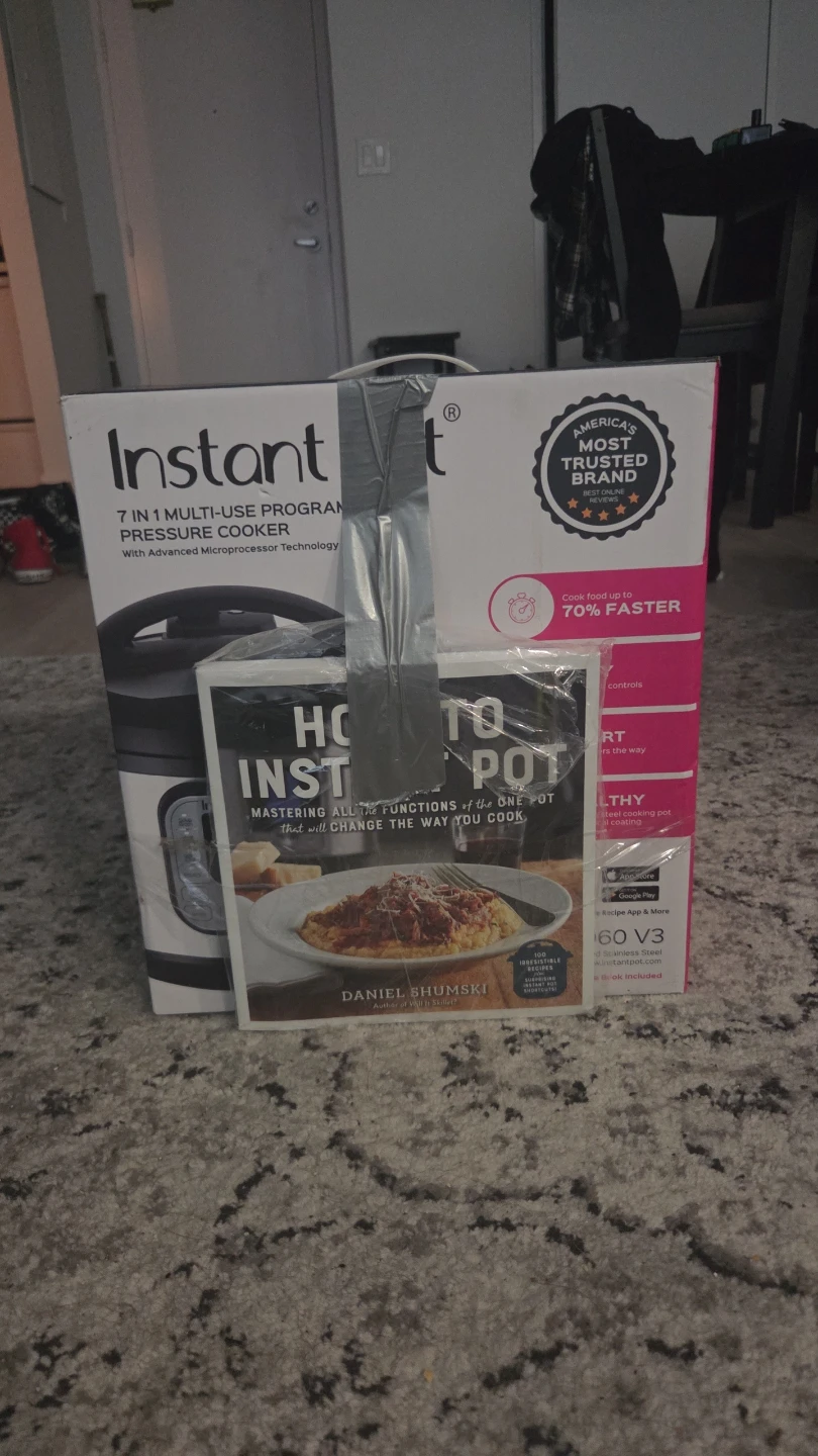 Instapot Multiuse w/ Cookbook