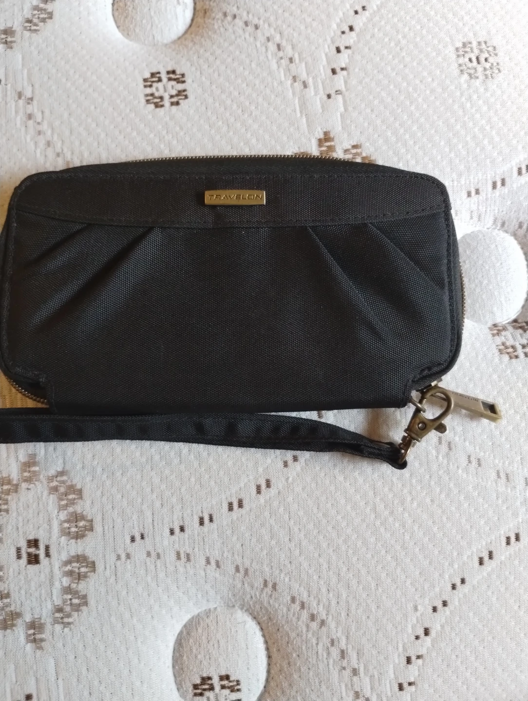 Travelon wristlet
