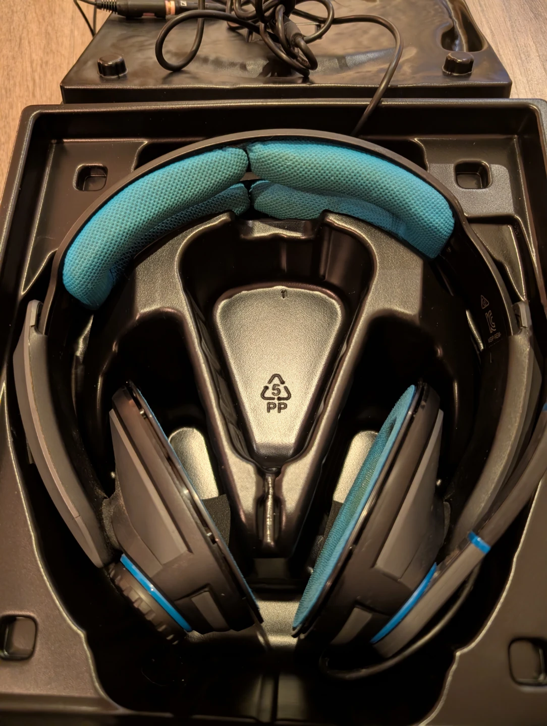 Sennheiser GSP 300 Closed Acoustic Gaming Headset - photo 2