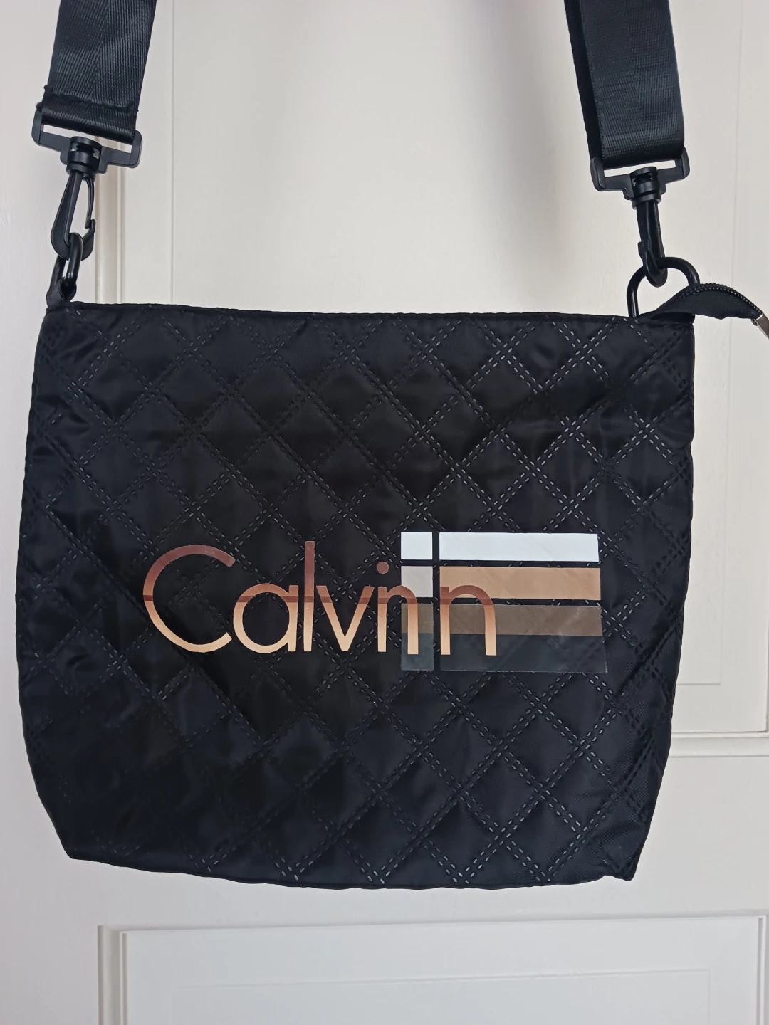 New !! Calvin Klein Black Quilted Crossbody Bag - photo 3
