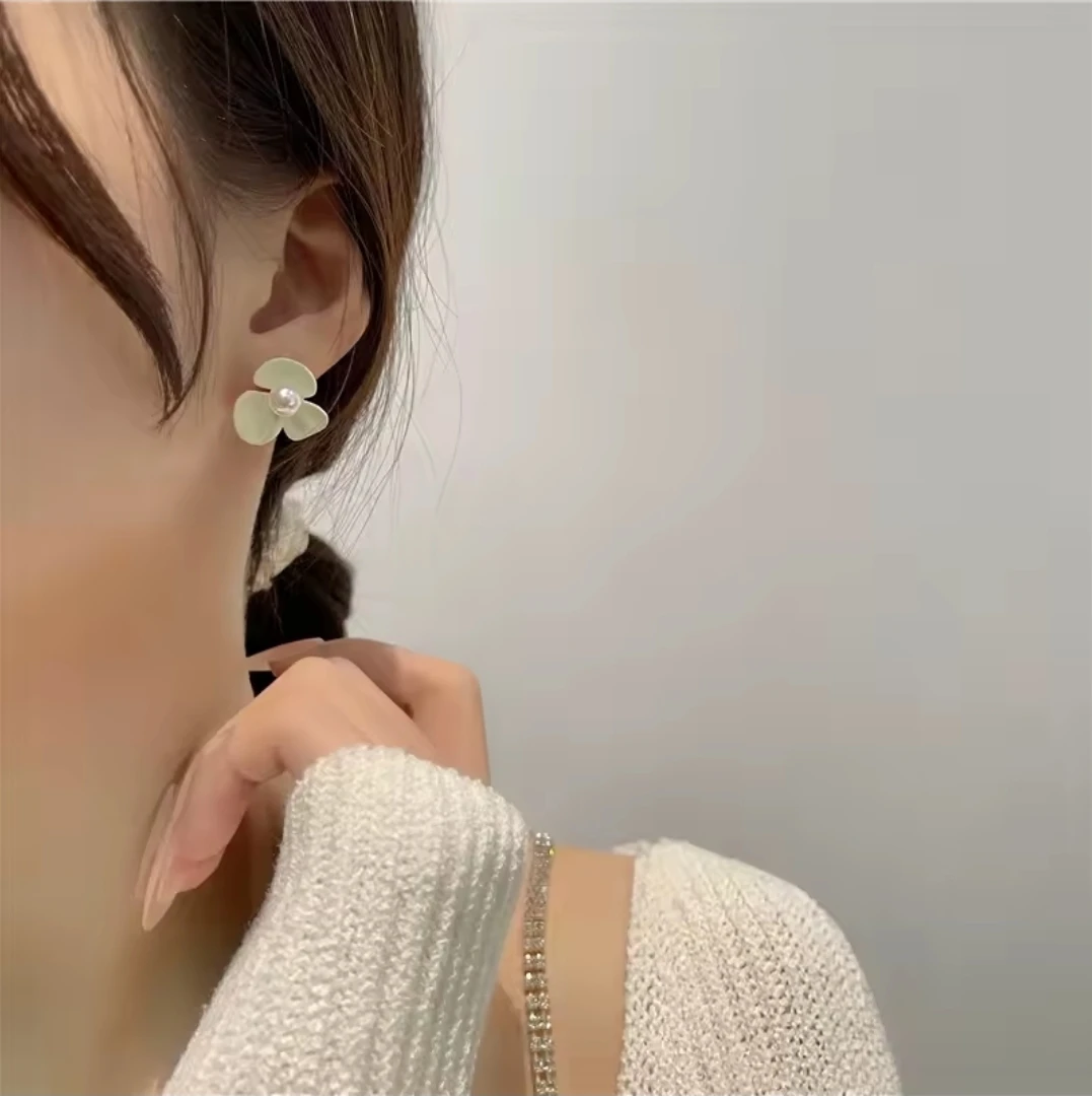 Cute Flower Stud Earrings with Pearl Accent - photo 4