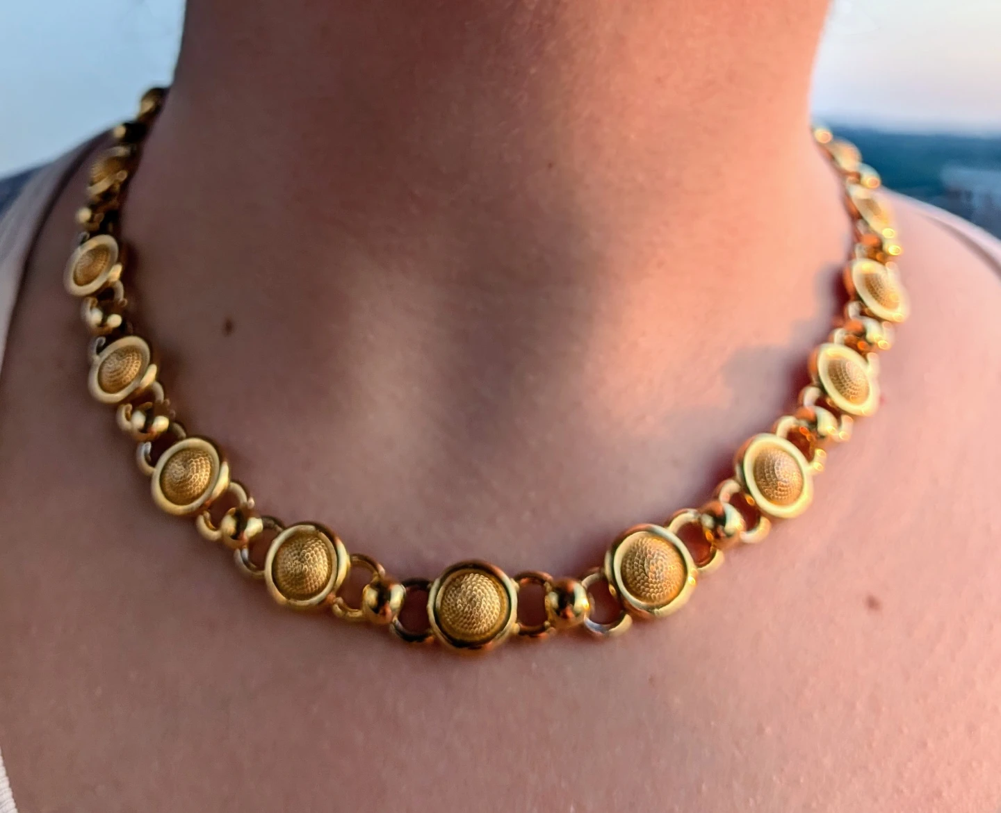 Gold coloured necklace