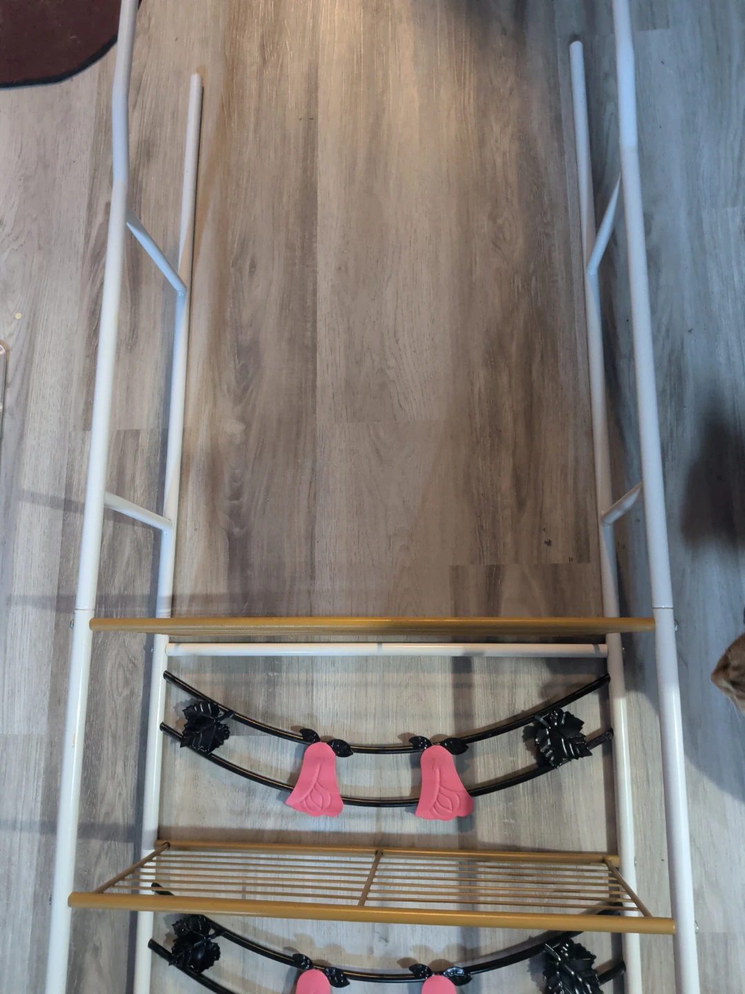 White Metal 3-Tier Shelf Unit with Rose Accents - photo 2