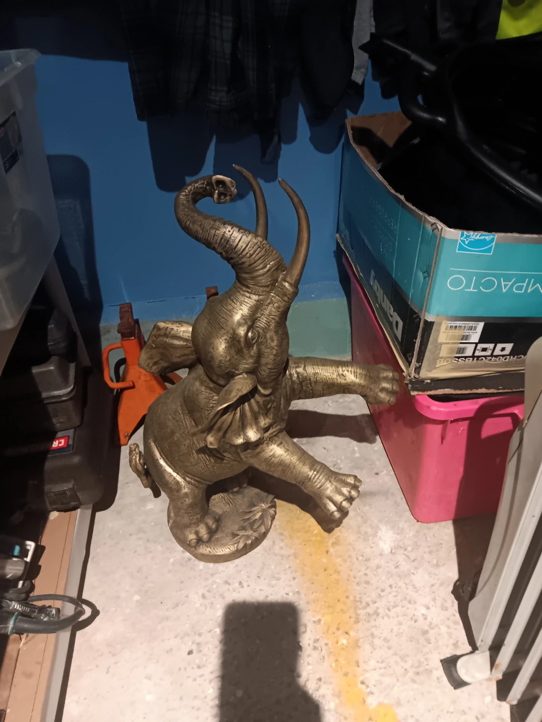 Elephant made of bronze - photo 3