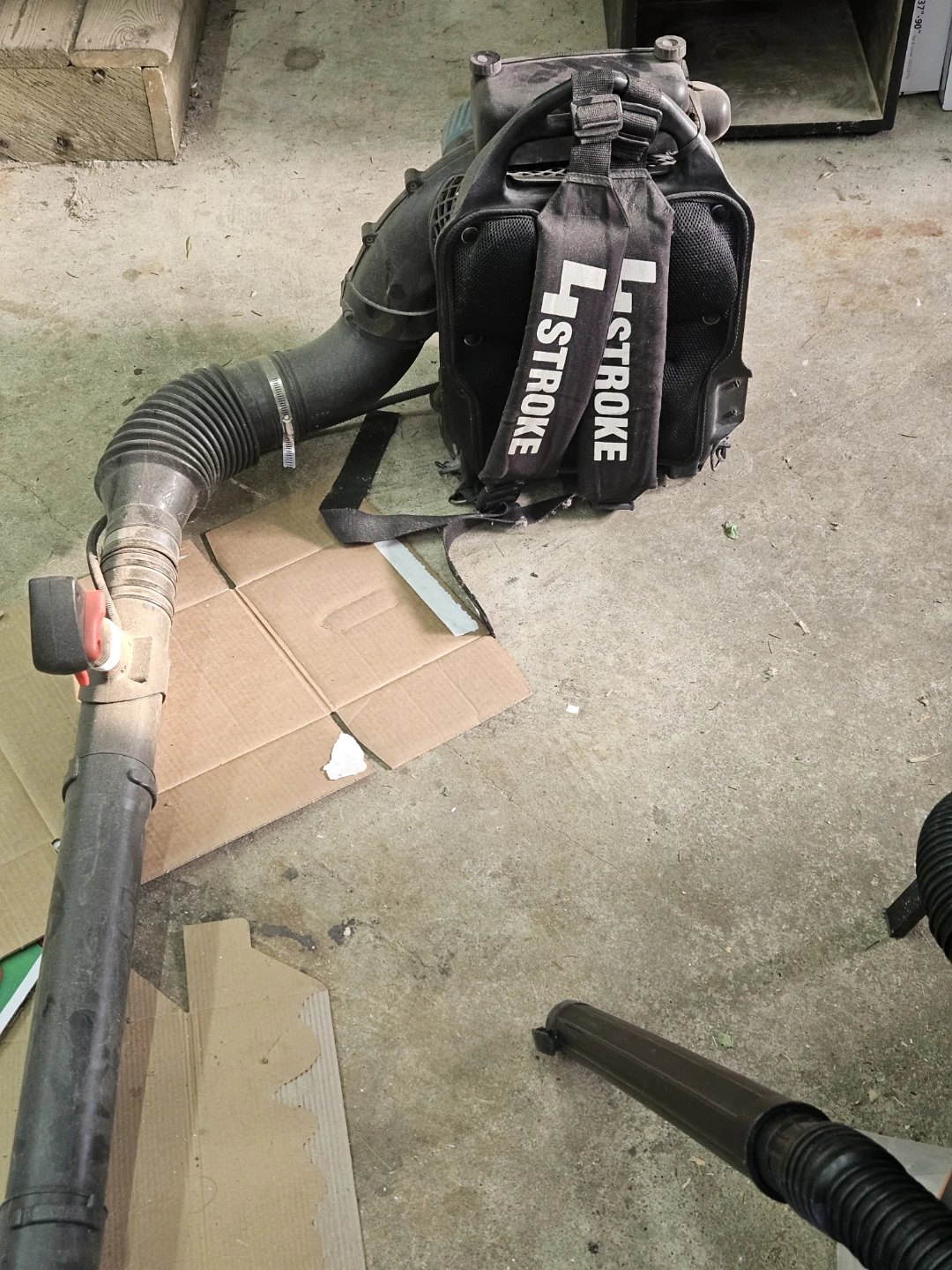 Makita BBX7600 4-Stroke Leaf Blower - photo 4