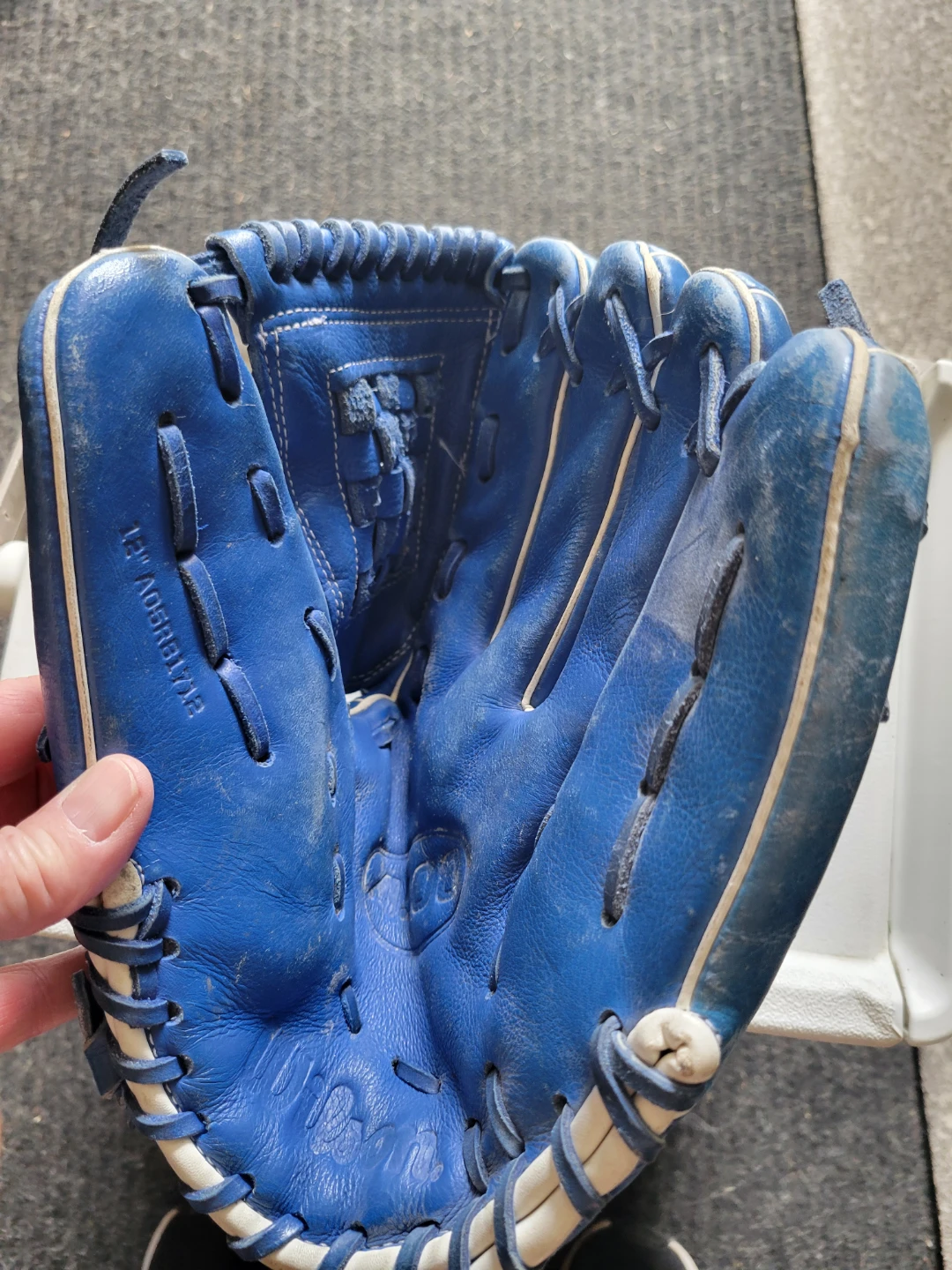 12" Blue Jay's baseball glove - photo 4