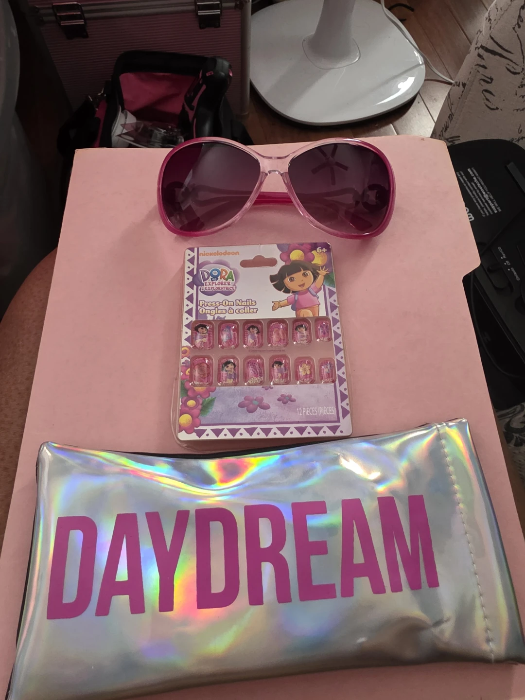 Dora the Explorer Press-On Nails and Daydream Pouch