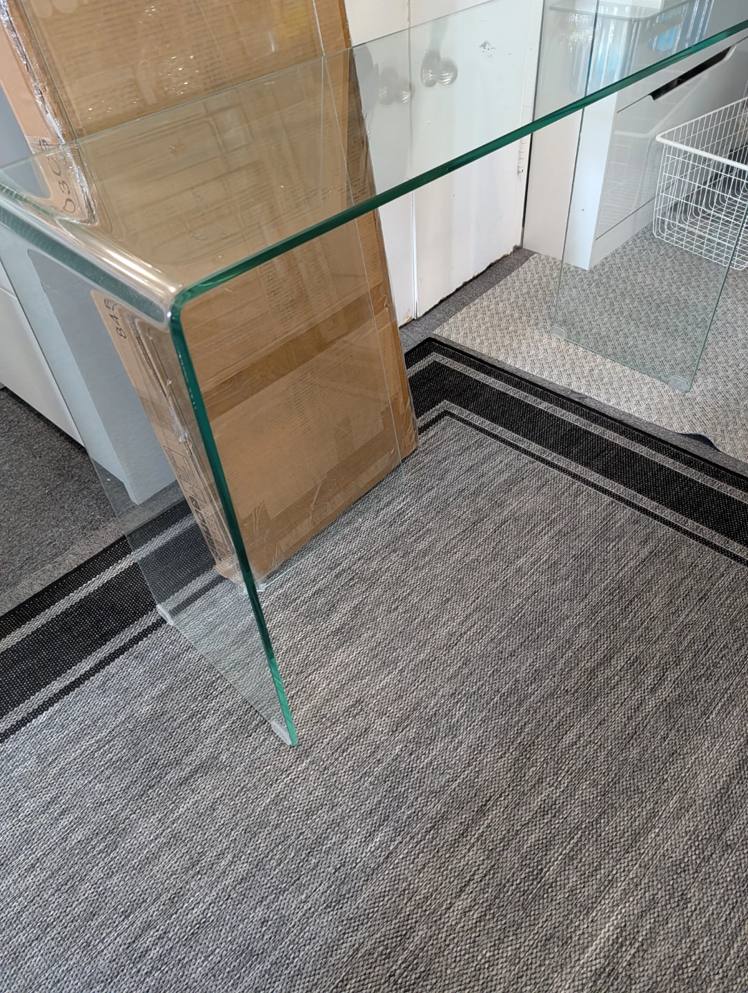 Curved Glass Console Table - photo 4