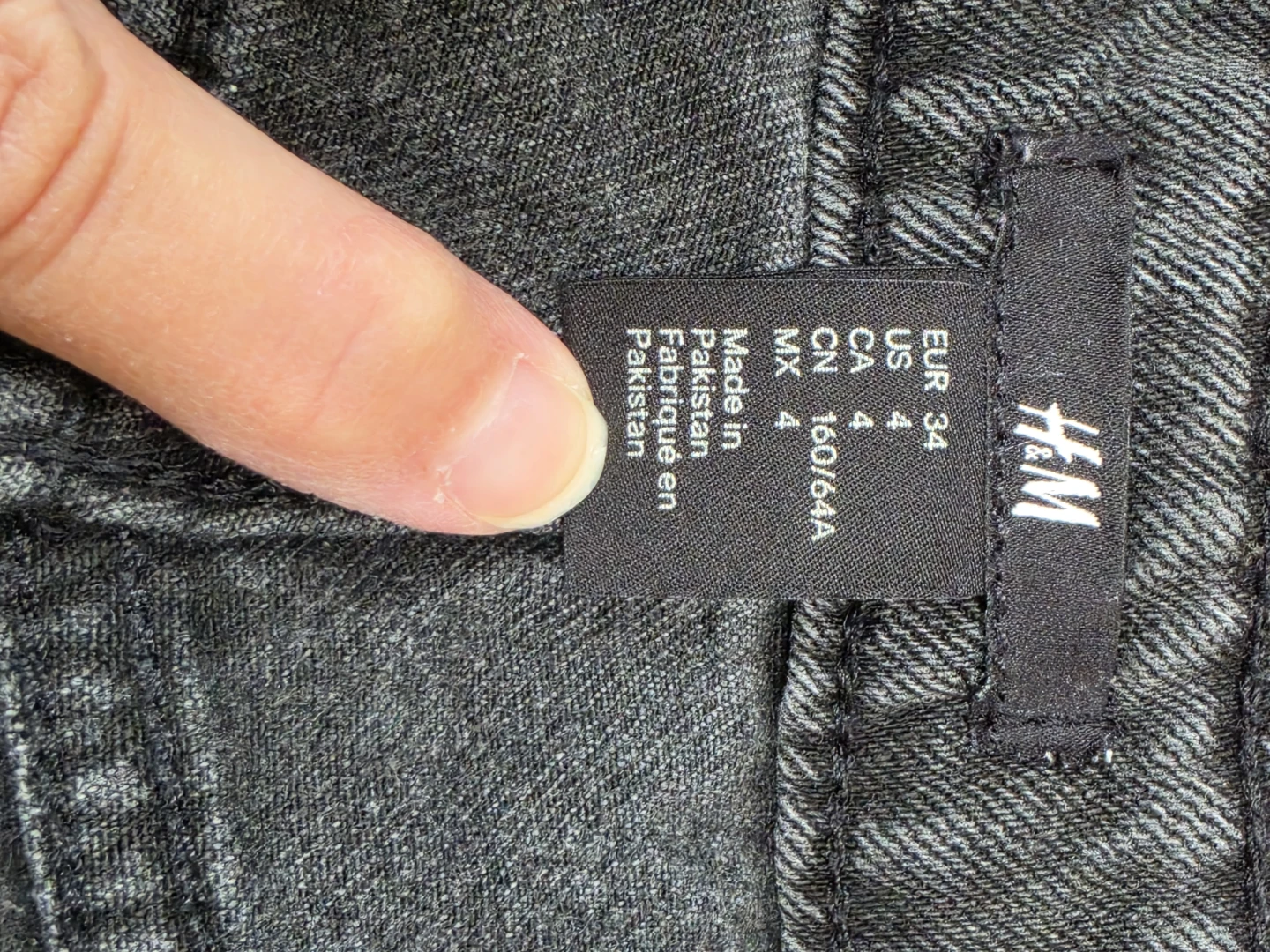 H&M Distressed Black Denim Cut-Off Shorts Size 4 - photo 4
