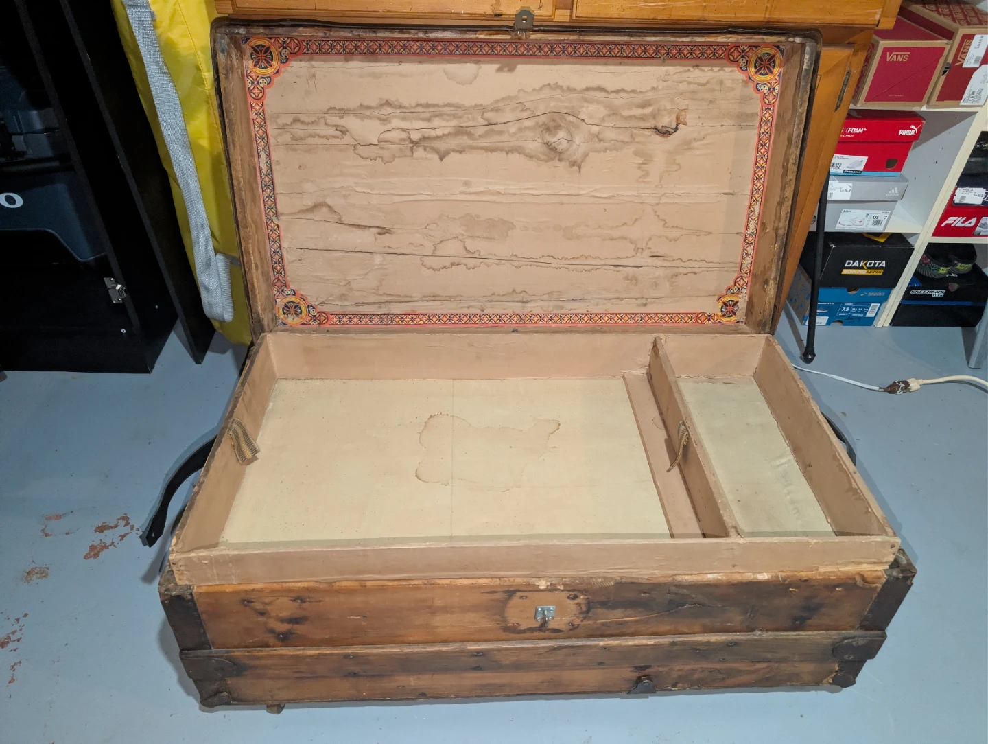 Antique Steamer Trunk - photo 2