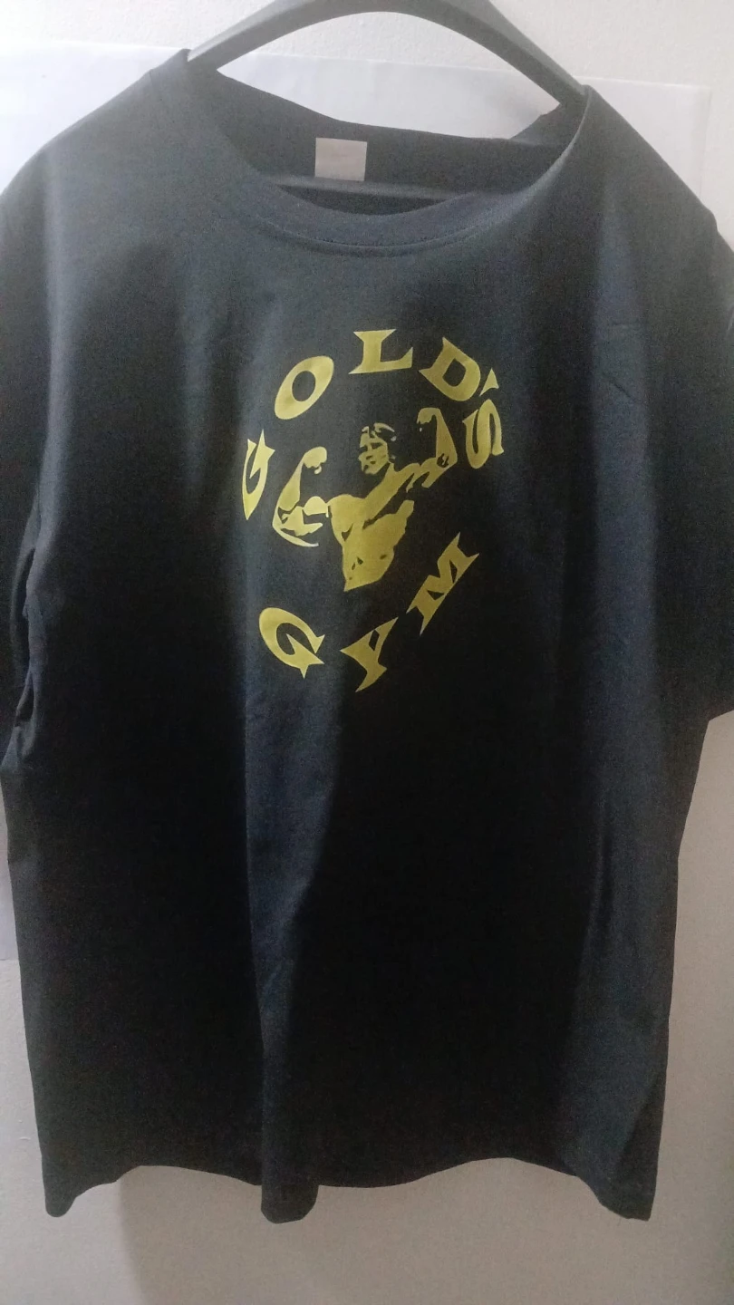 Gold's Gym black t-shirt